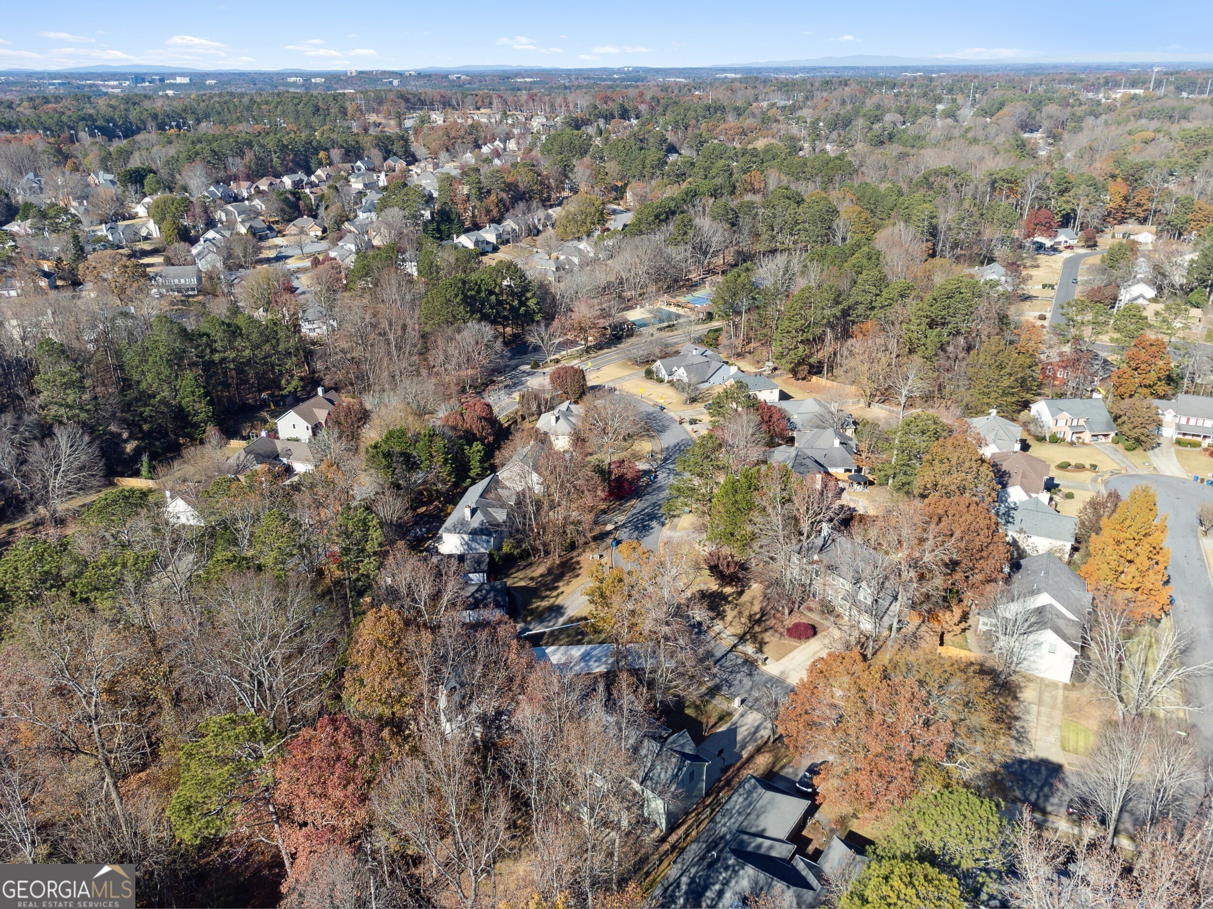 Alpharetta, Georgia 30022, United States, 4 Bedrooms Bedrooms, ,3 BathroomsBathrooms,Residential,Pending,27488