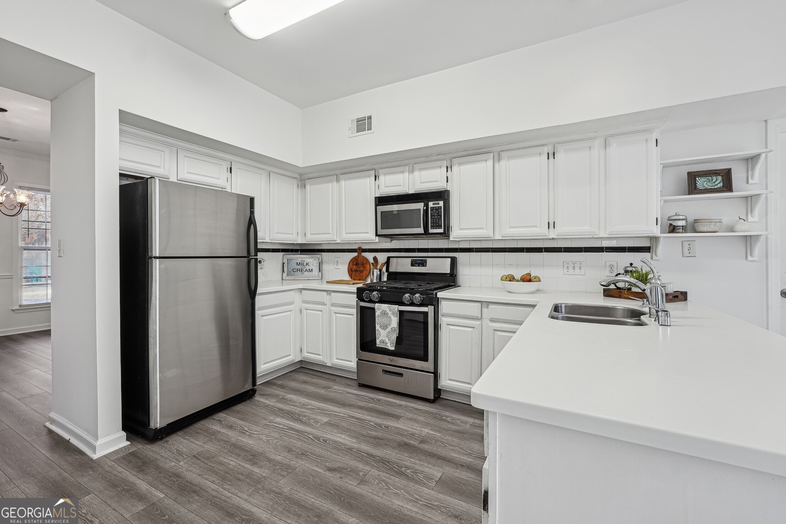 Alpharetta, Georgia 30022, United States, 4 Bedrooms Bedrooms, ,3 BathroomsBathrooms,Residential,Pending,27488