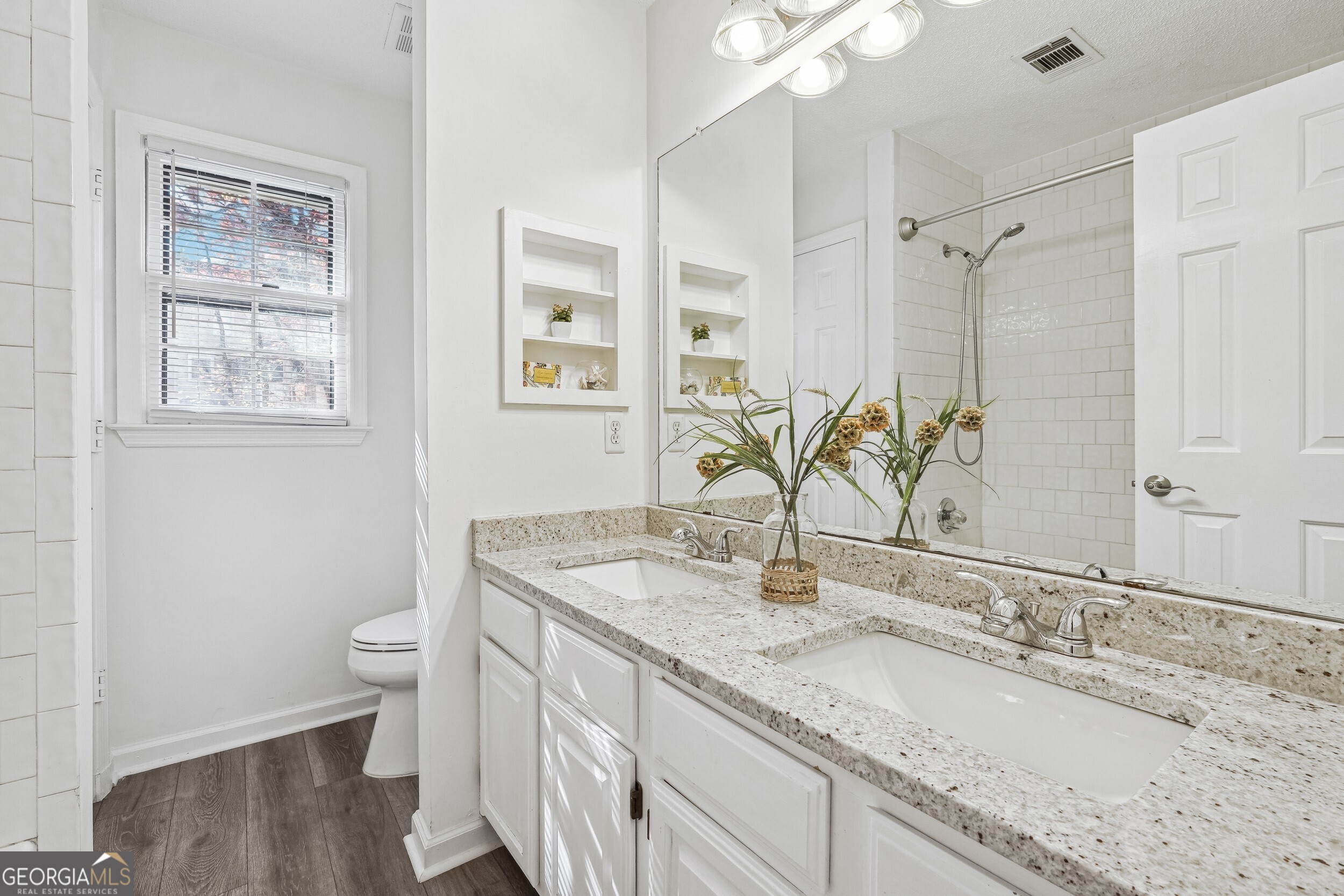 Alpharetta, Georgia 30022, United States, 4 Bedrooms Bedrooms, ,3 BathroomsBathrooms,Residential,Pending,27488