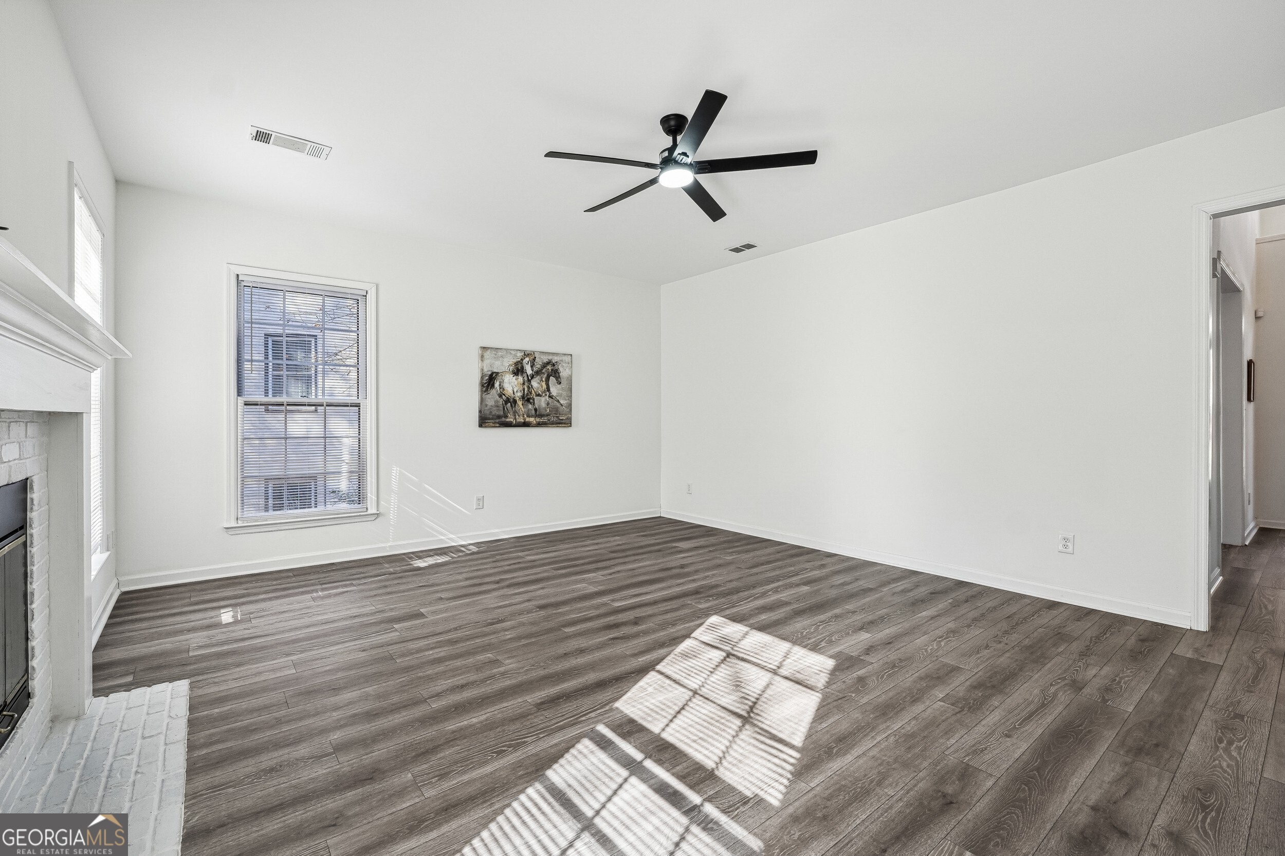 Alpharetta, Georgia 30022, United States, 4 Bedrooms Bedrooms, ,3 BathroomsBathrooms,Residential,Pending,27488