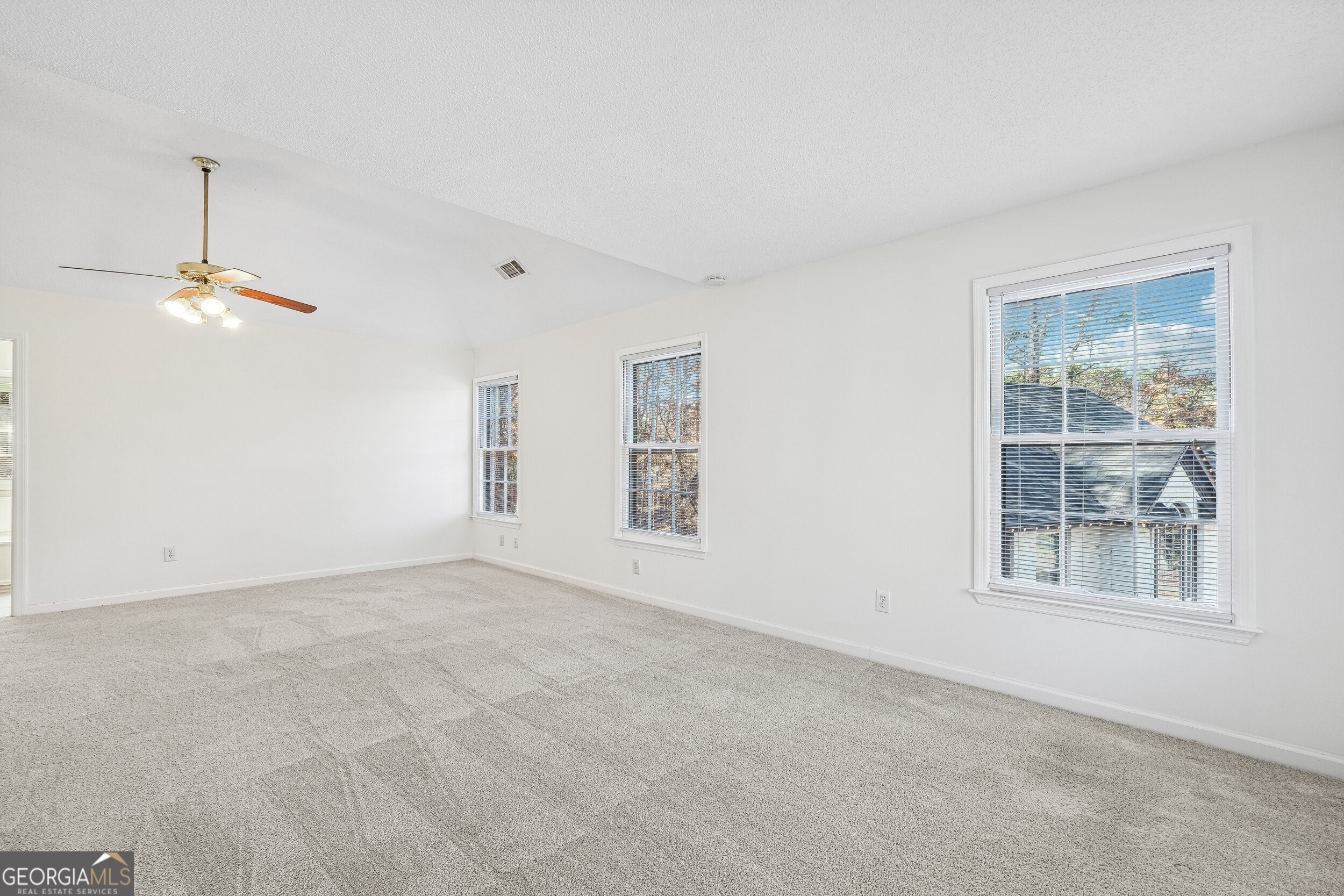 Alpharetta, Georgia 30022, United States, 4 Bedrooms Bedrooms, ,3 BathroomsBathrooms,Residential,Pending,27488