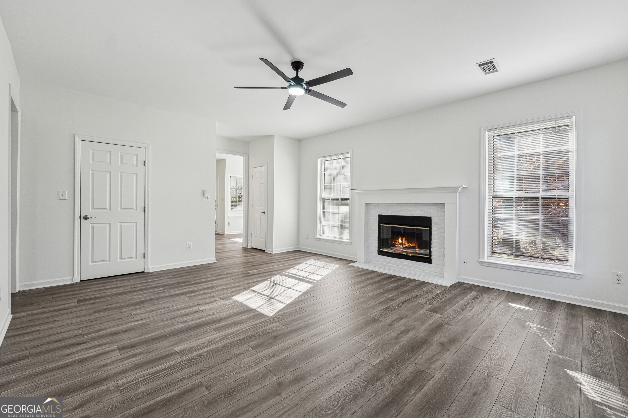 Alpharetta, Georgia 30022, United States, 4 Bedrooms Bedrooms, ,3 BathroomsBathrooms,Residential,Pending,27488