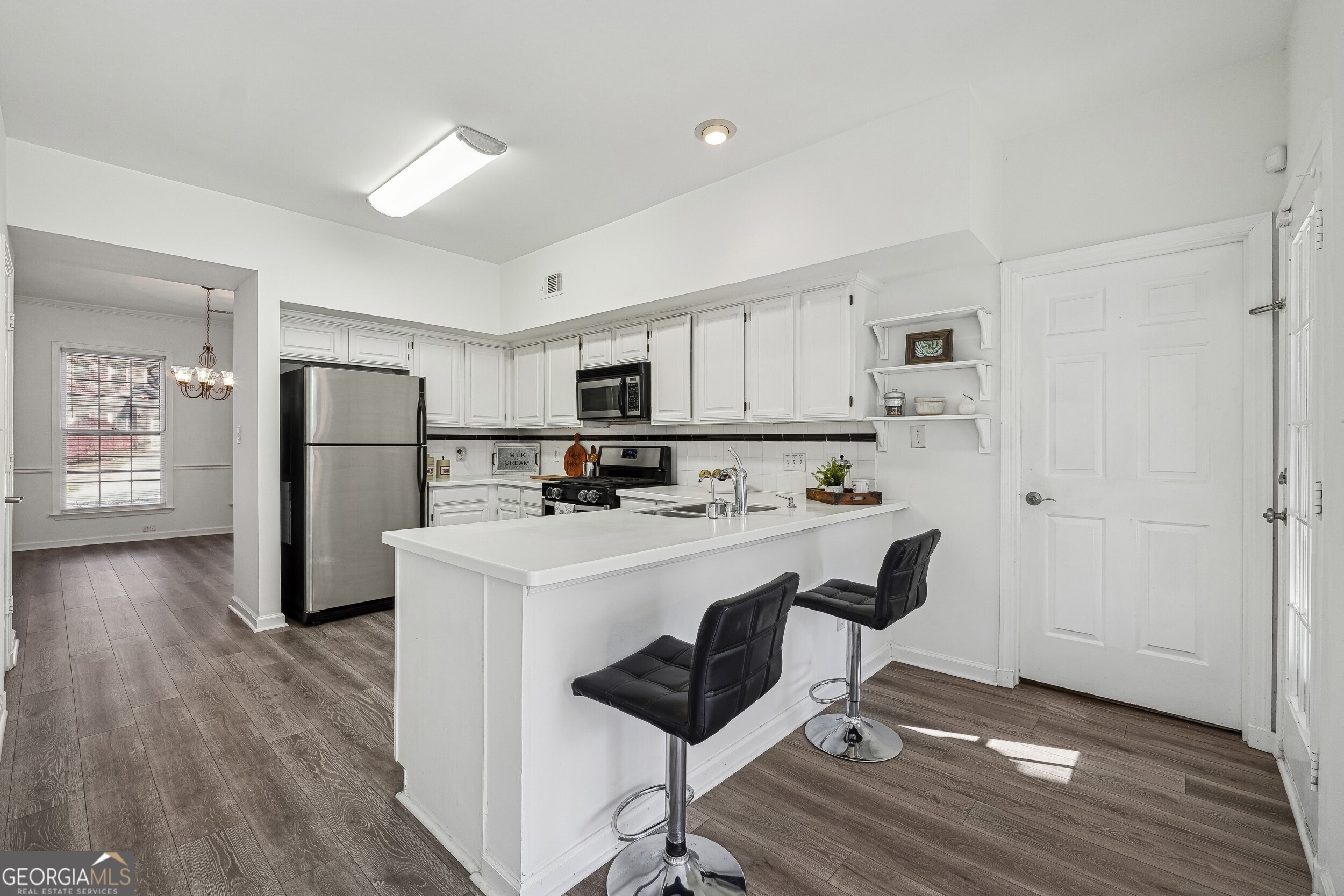 Alpharetta, Georgia 30022, United States, 4 Bedrooms Bedrooms, ,3 BathroomsBathrooms,Residential,Pending,27488