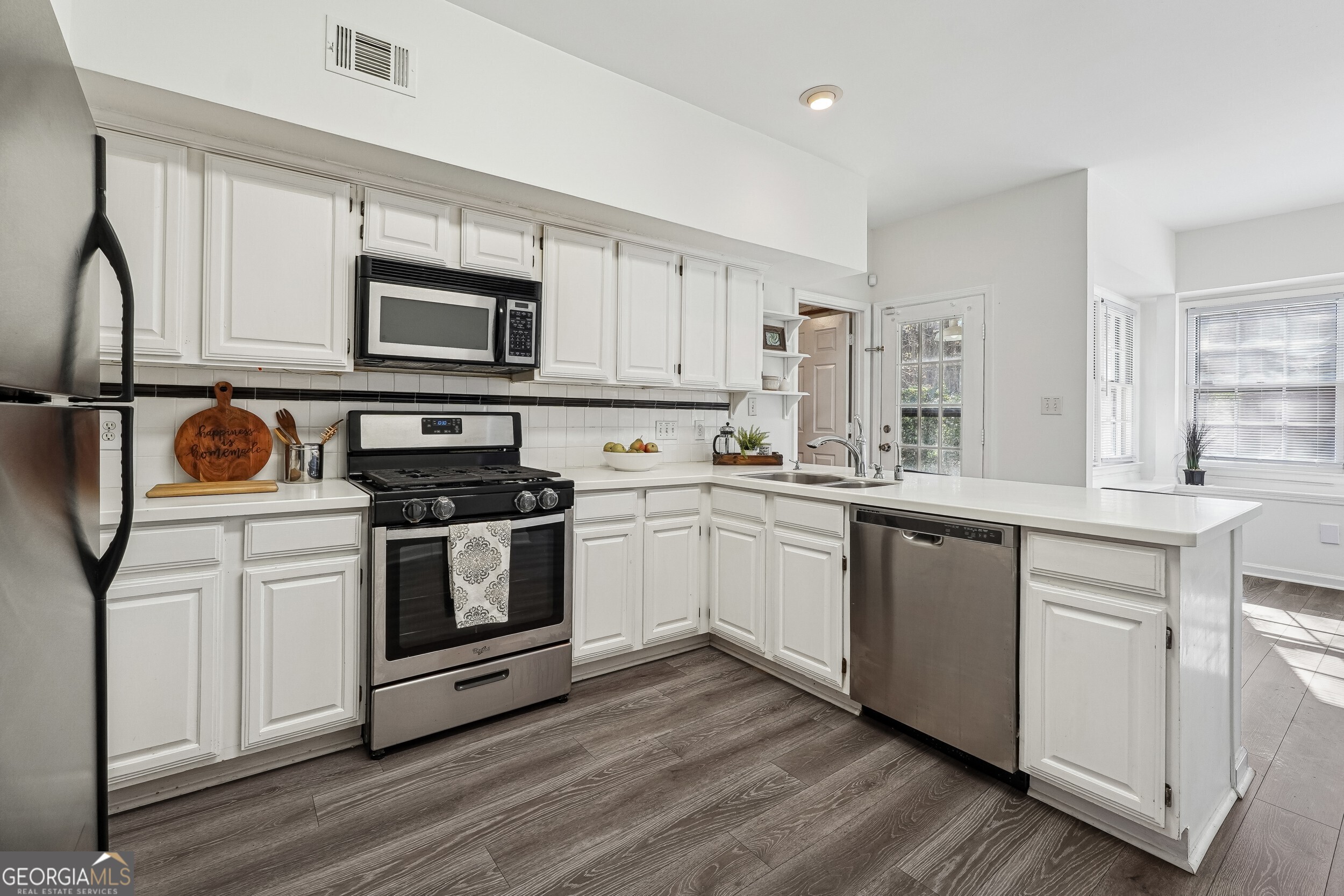 Alpharetta, Georgia 30022, United States, 4 Bedrooms Bedrooms, ,3 BathroomsBathrooms,Residential,Pending,27488