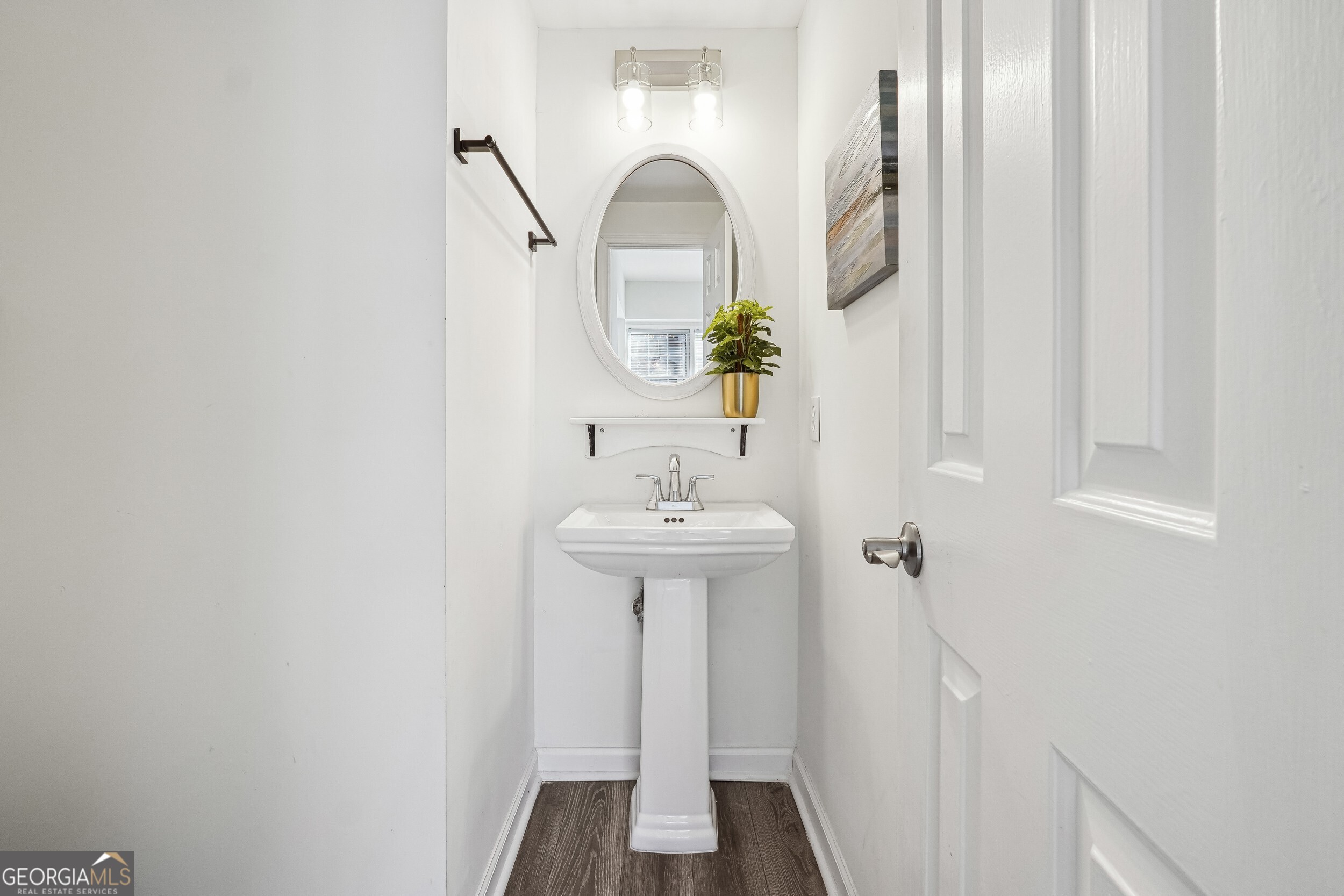 Alpharetta, Georgia 30022, United States, 4 Bedrooms Bedrooms, ,3 BathroomsBathrooms,Residential,Pending,27488