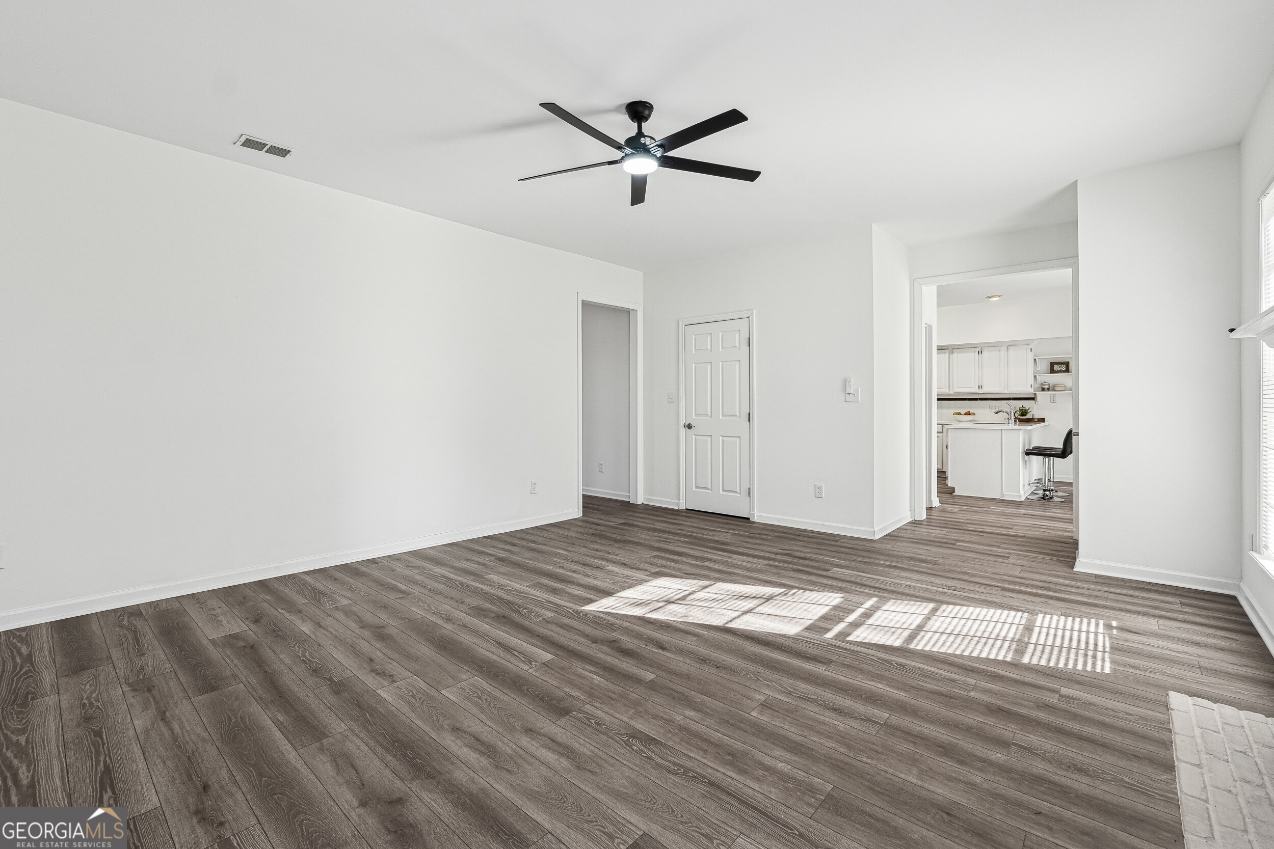 Alpharetta, Georgia 30022, United States, 4 Bedrooms Bedrooms, ,3 BathroomsBathrooms,Residential,Pending,27488