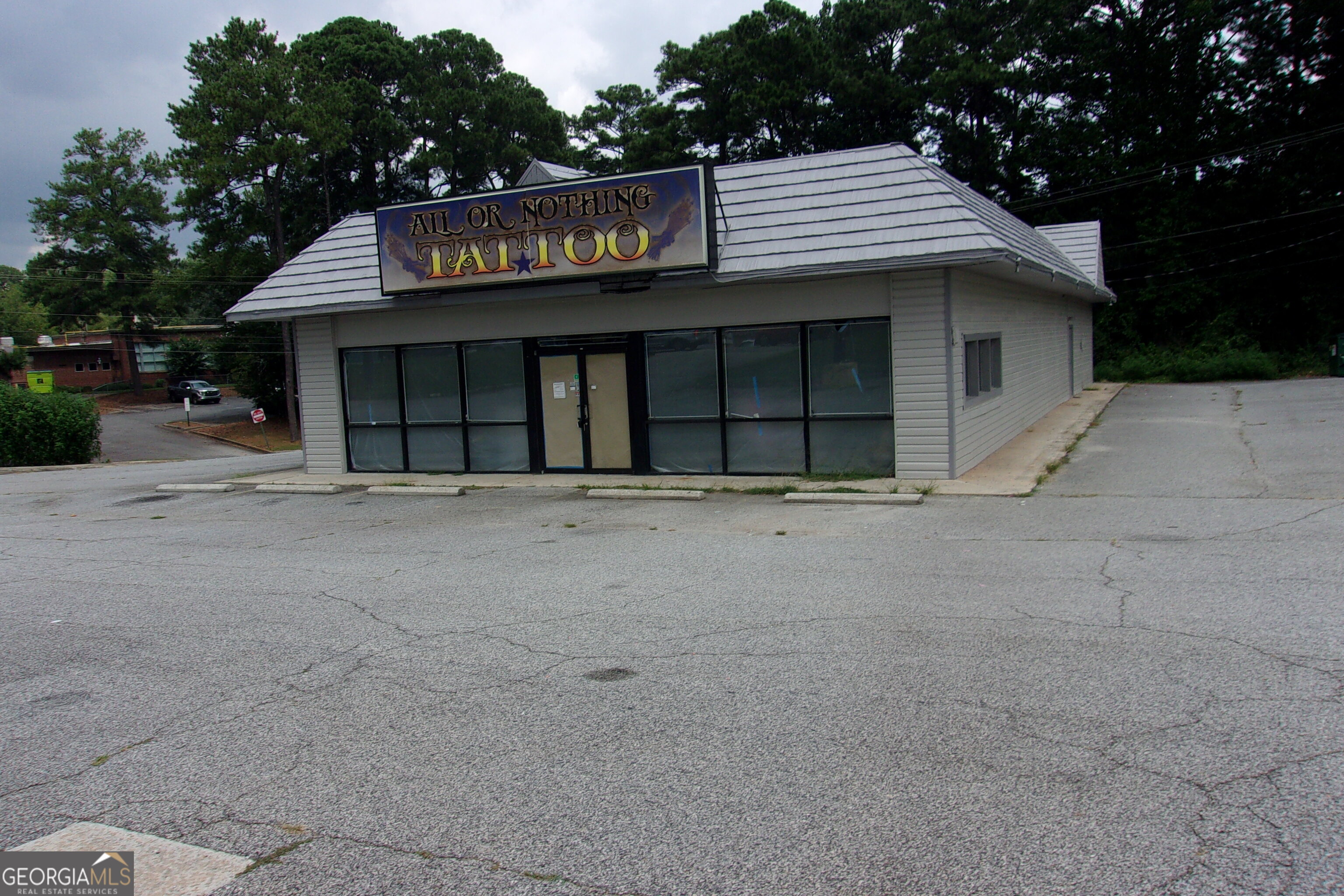****Amazing Opportunity****Two commercial buildings totaling over 7000sf & located at a 4-way traffic light intersection. This 1+ acre lot is zoned GC and is already occupied with tenants in place. Don't miss out on this exceptional opportunity for entrepreneurs, investors or developers.