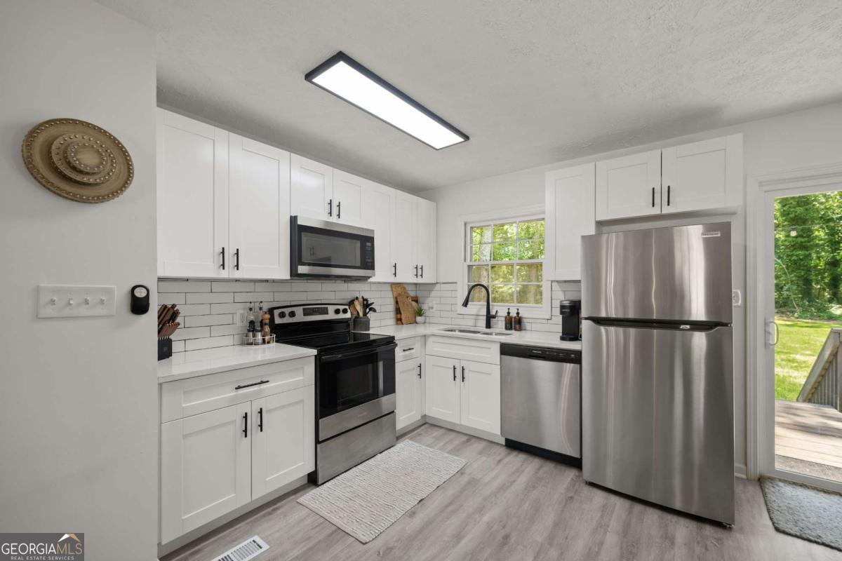 6262 LAUREL WOOD TRL