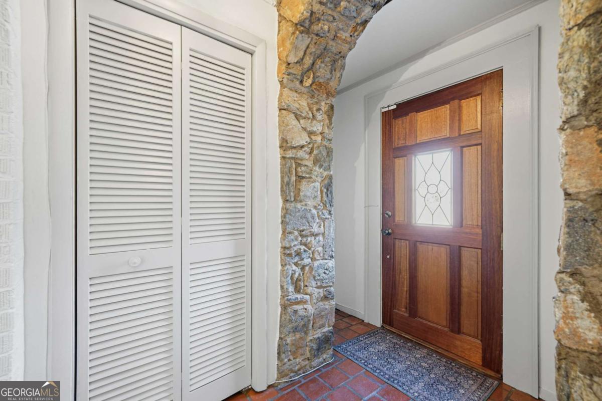 761 E Morningside DR NE