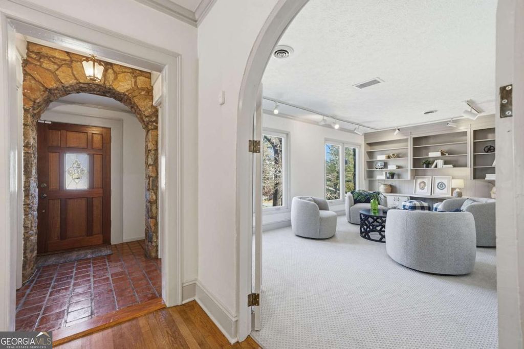 Photo of 761 E Morningside Drive NE, Atlanta, GA 30324 (MLS # 10659215)