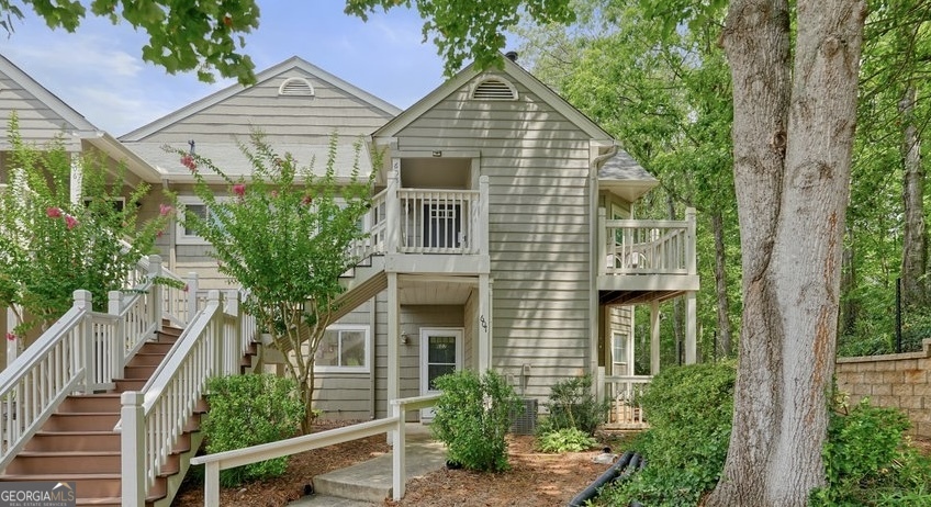 Welcome to a home in a remarkable location! Walking distance to grocery and retail! Hidden Lake is a private condo community with swim, trails and a lake to enjoy! This ground level condo features 2 large bedrooms and 2 full bathrooms. An open concept plan for easy entertaining. Fresh paint and carpet, allow you to move right in! To get a property in this part of Roswell for under $300k is unheard of! Come see this home today!