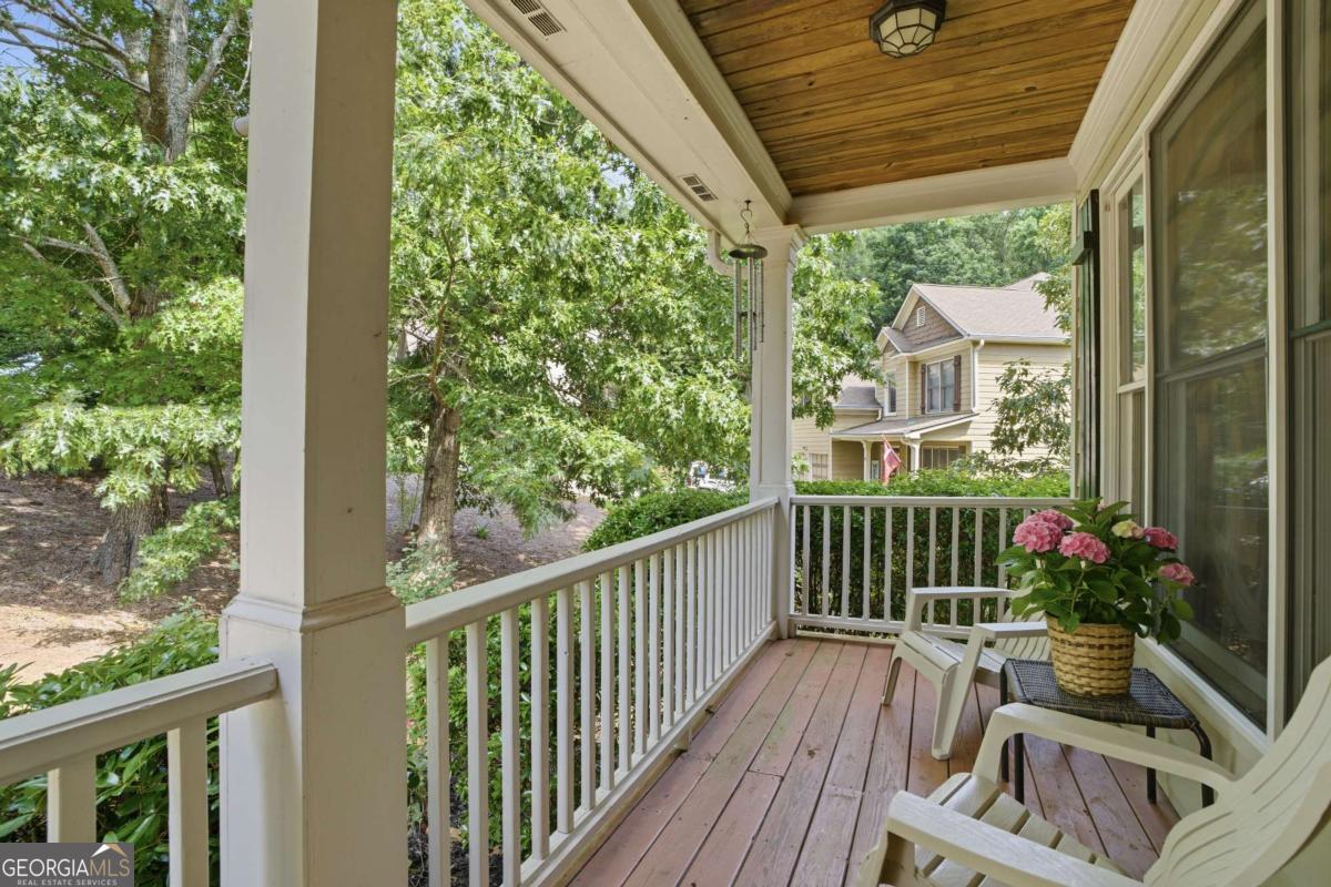 12 Laurel WAY NE