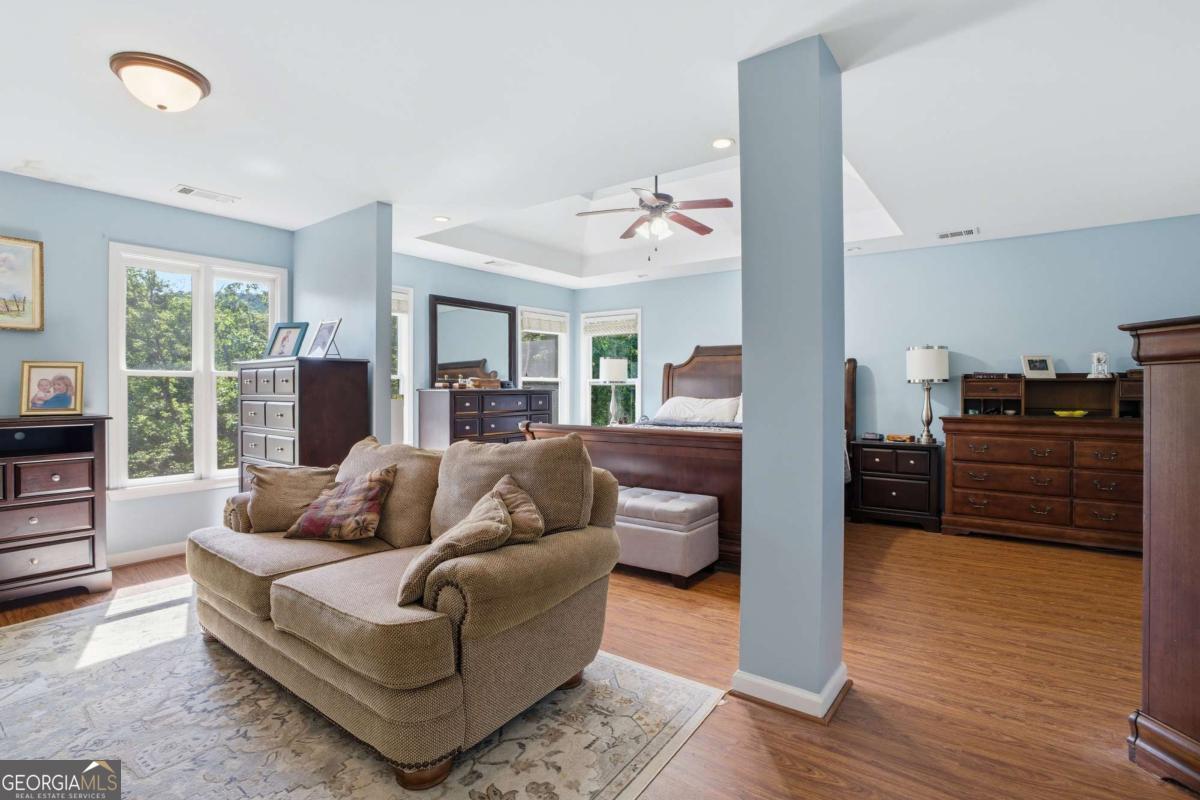 12 Laurel WAY NE