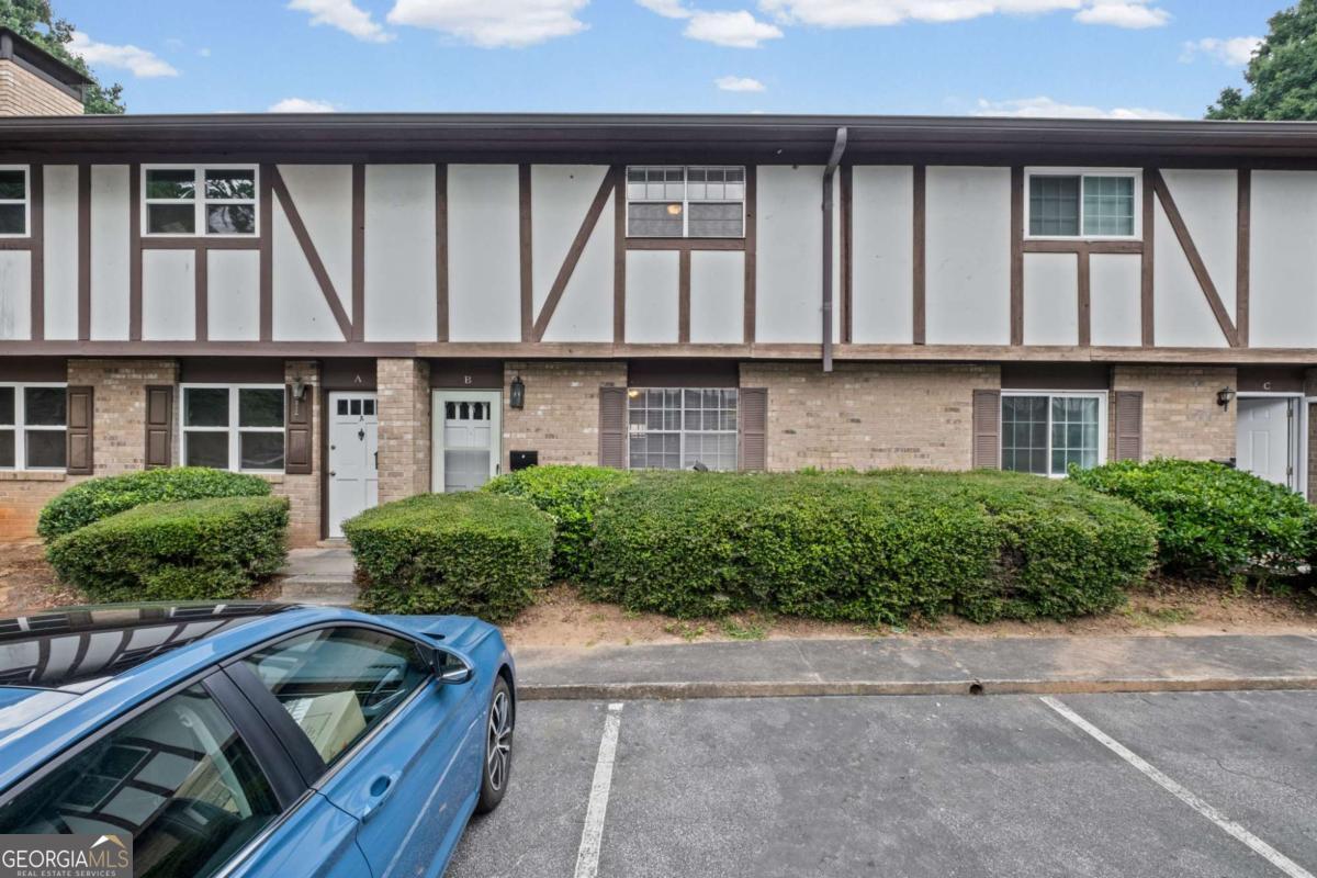 2952 N Dekalb DR B