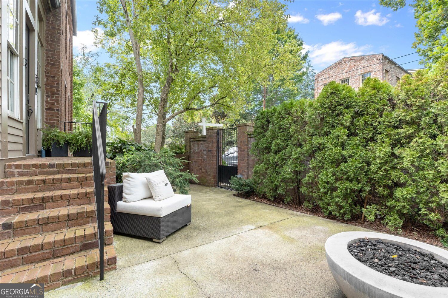 65 Sloan ST 3