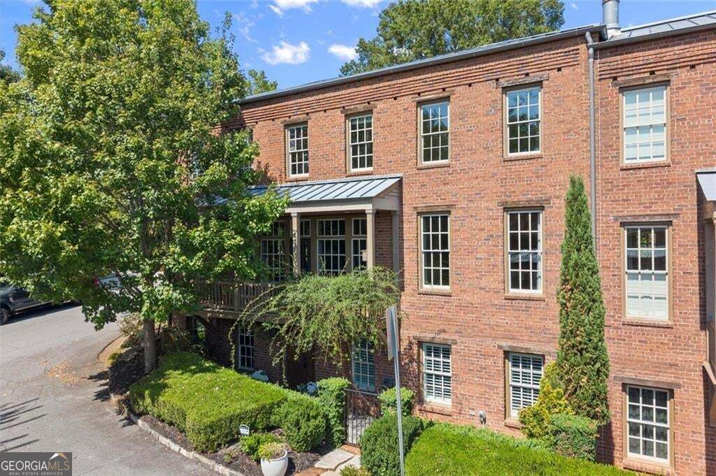 65 Sloan ST 3