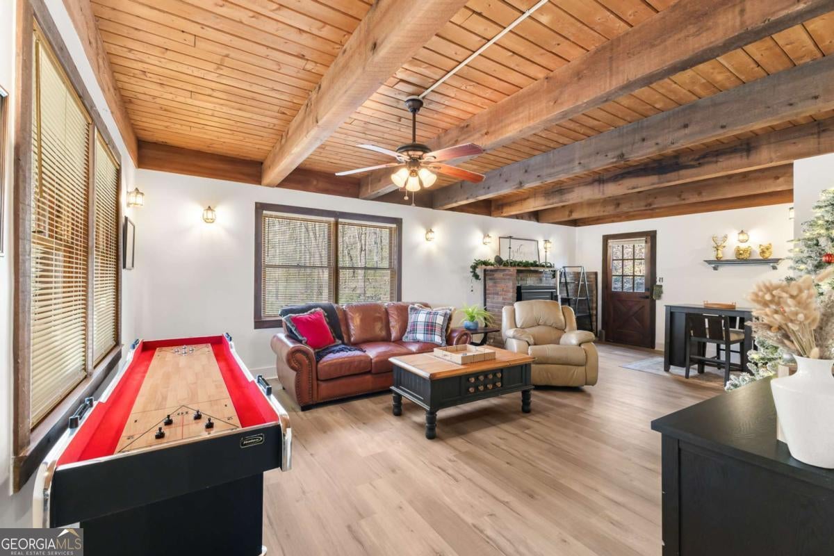 40 Kaceys LN