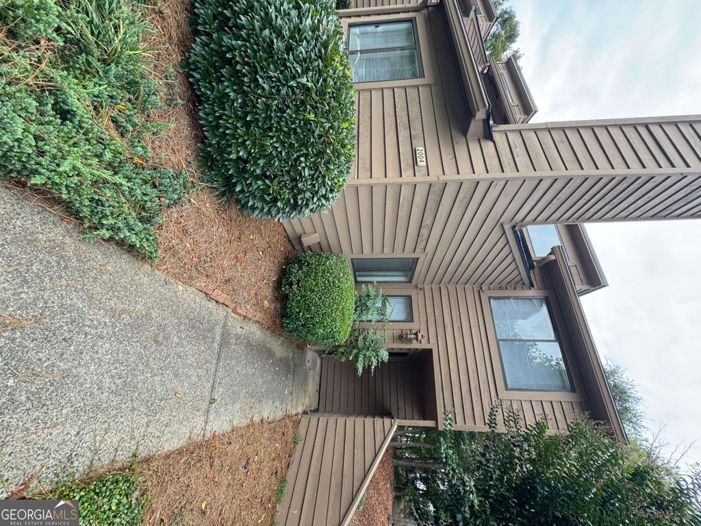 Photo of 2004 Parkaire Crossing, Marietta, GA 30068 (MLS # 10657546)