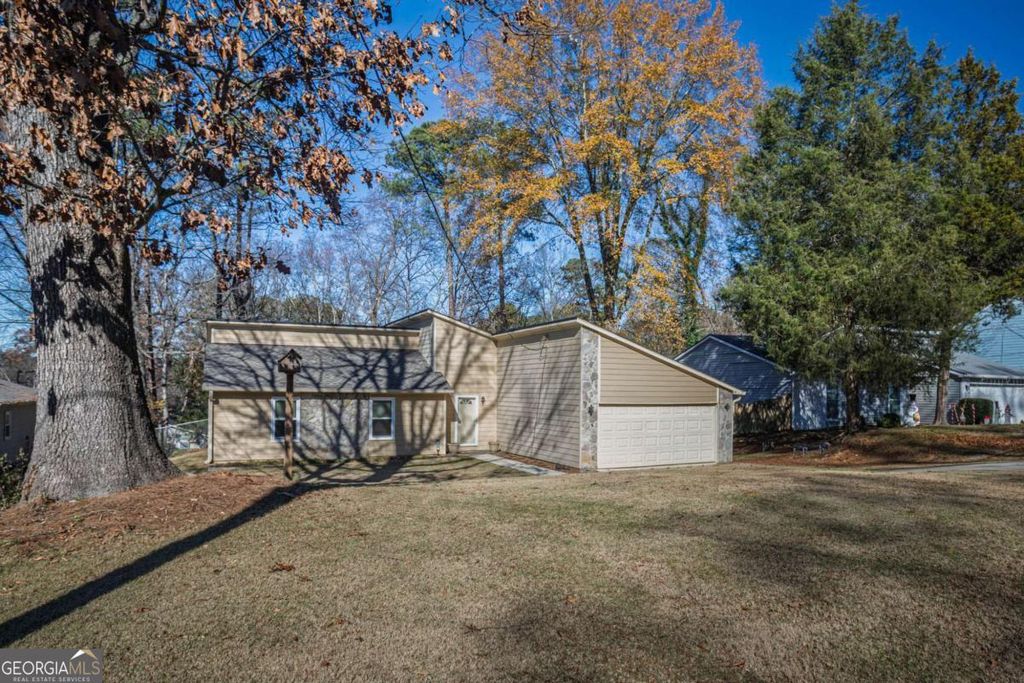 Photo of 3889 Smokemist Trace, Lawrenceville, GA 30044 (MLS # 10658755)