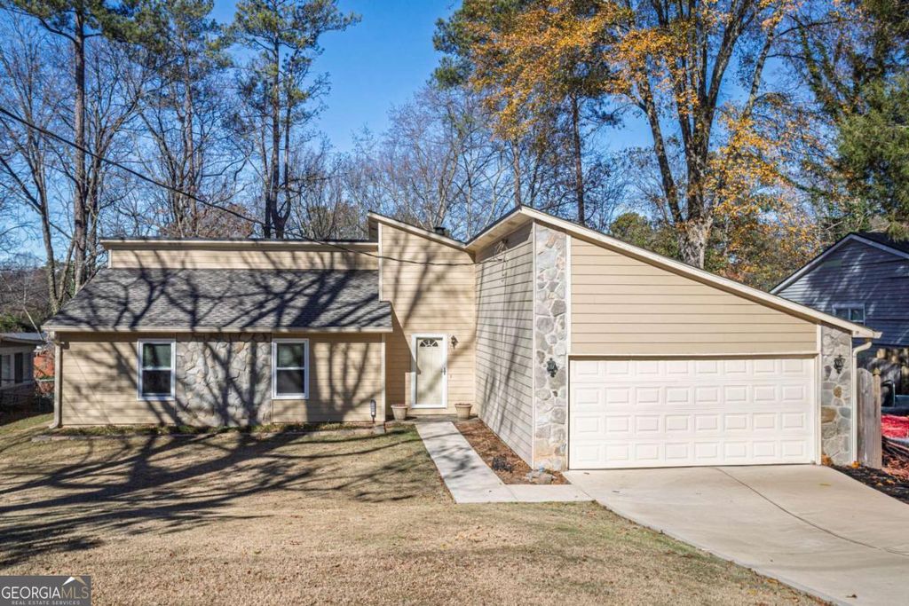 Photo of 3889 Smokemist Trace, Lawrenceville, GA 30044 (MLS # 10658755)