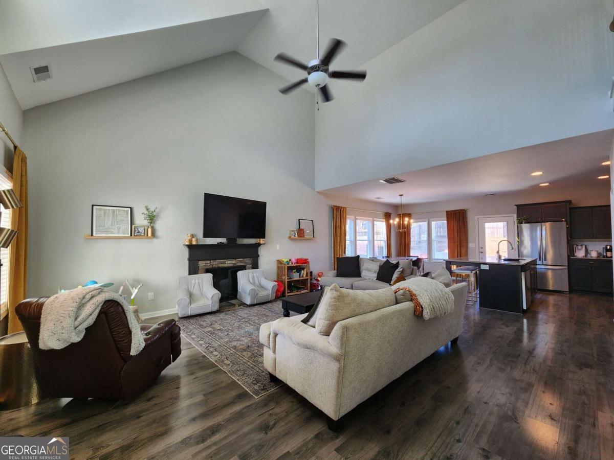 1132 Red Bud CIR