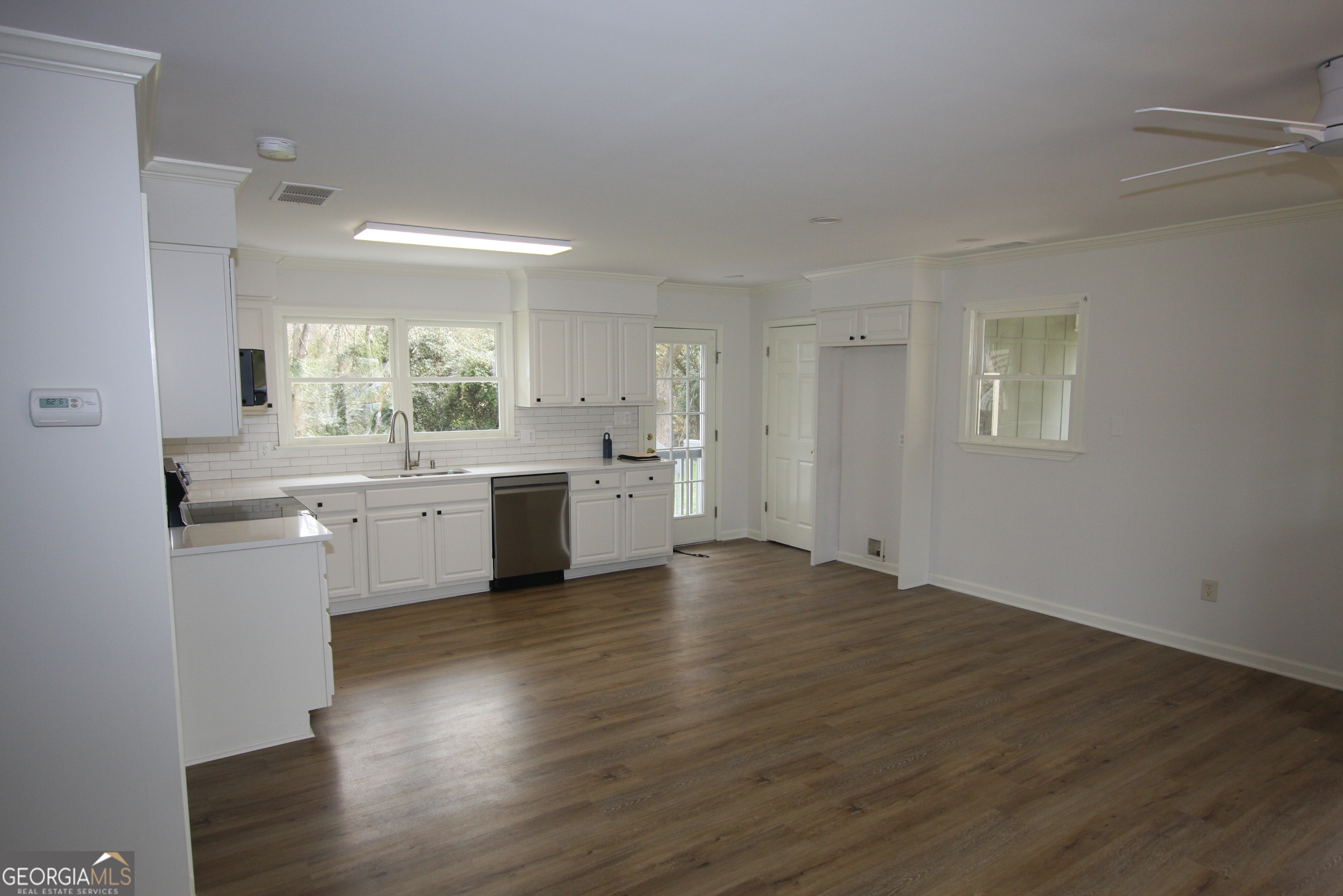 302 Strawberry Lane SE