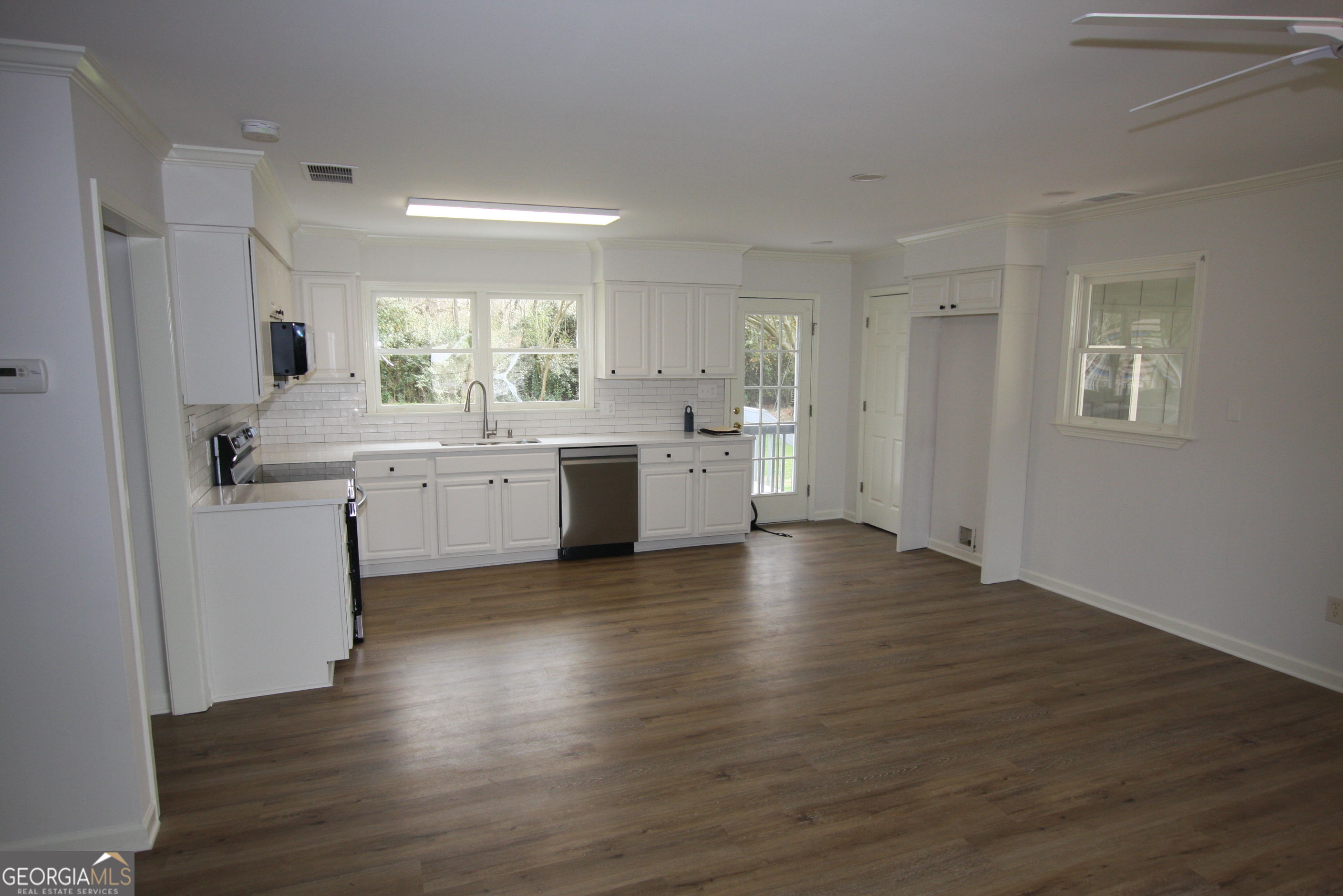 302 Strawberry Lane SE