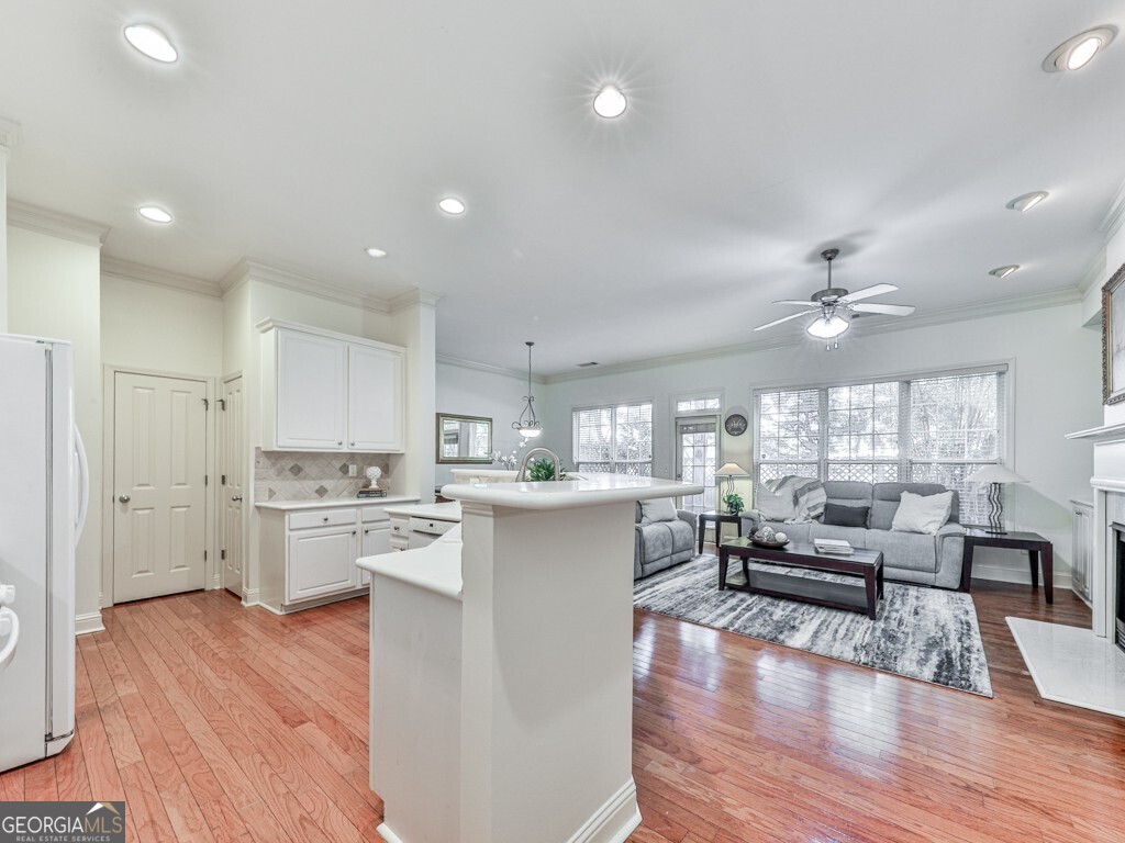 3425 Henderson Reserve
