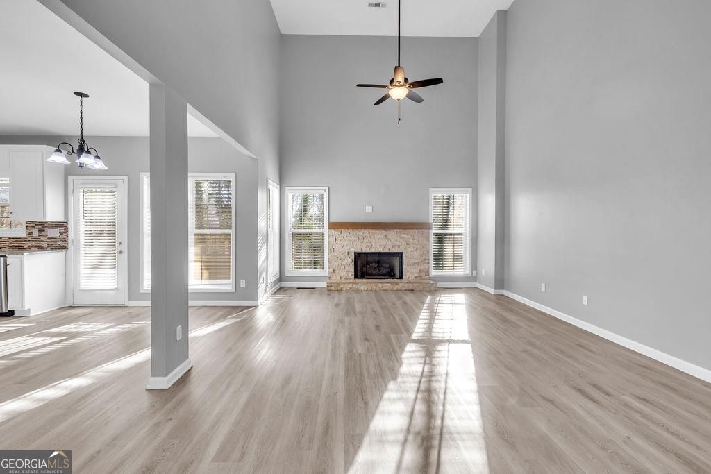 3203 Woodhaven CT SW