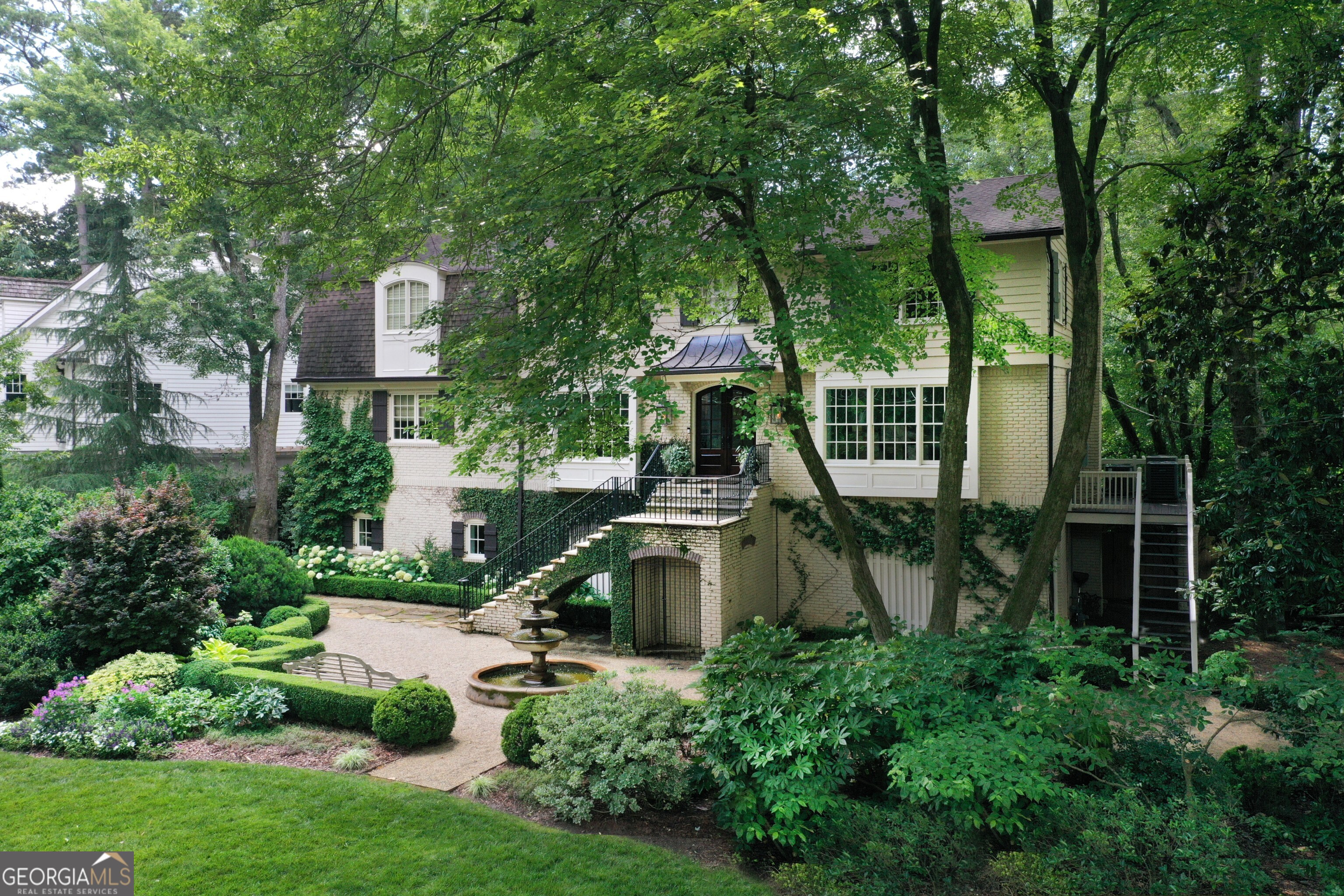 1370 Hanover West DR