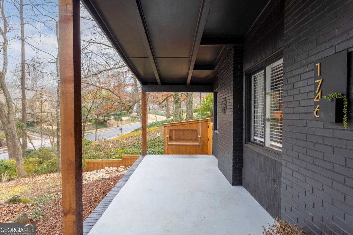 1746 E Clifton RD NE