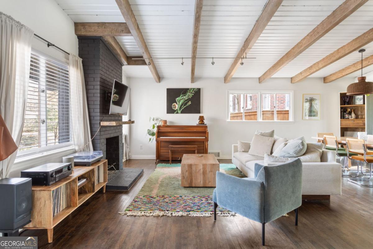 1746 E Clifton RD NE