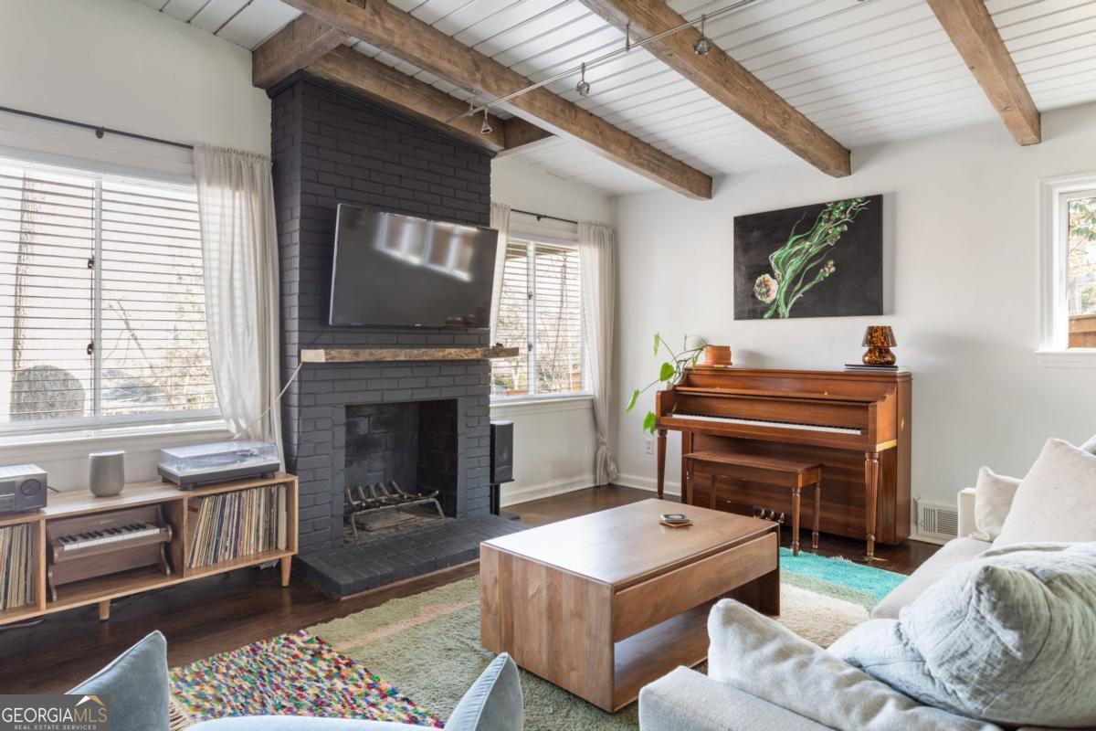 1746 E Clifton RD NE