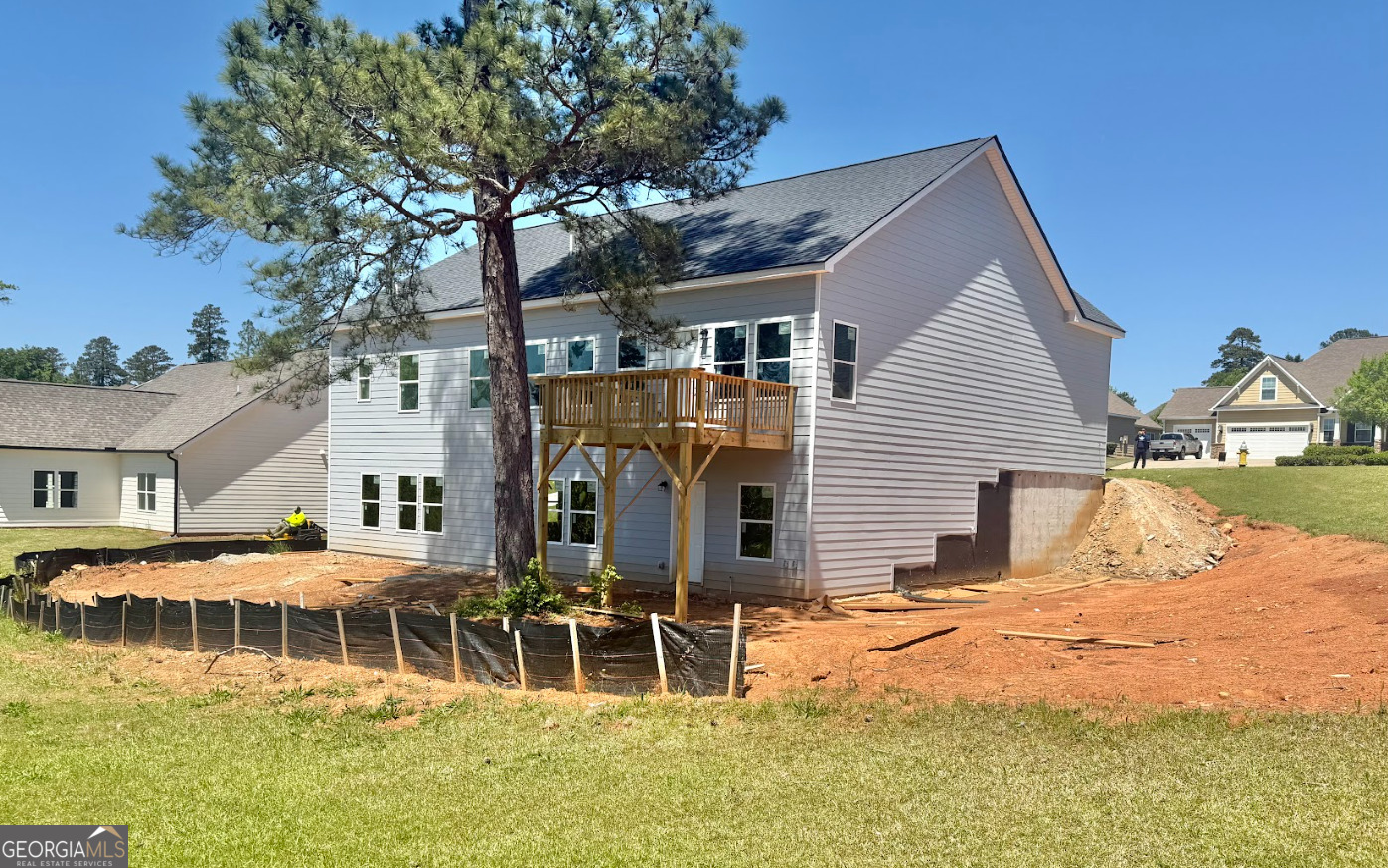 204 TRELLIS WALK