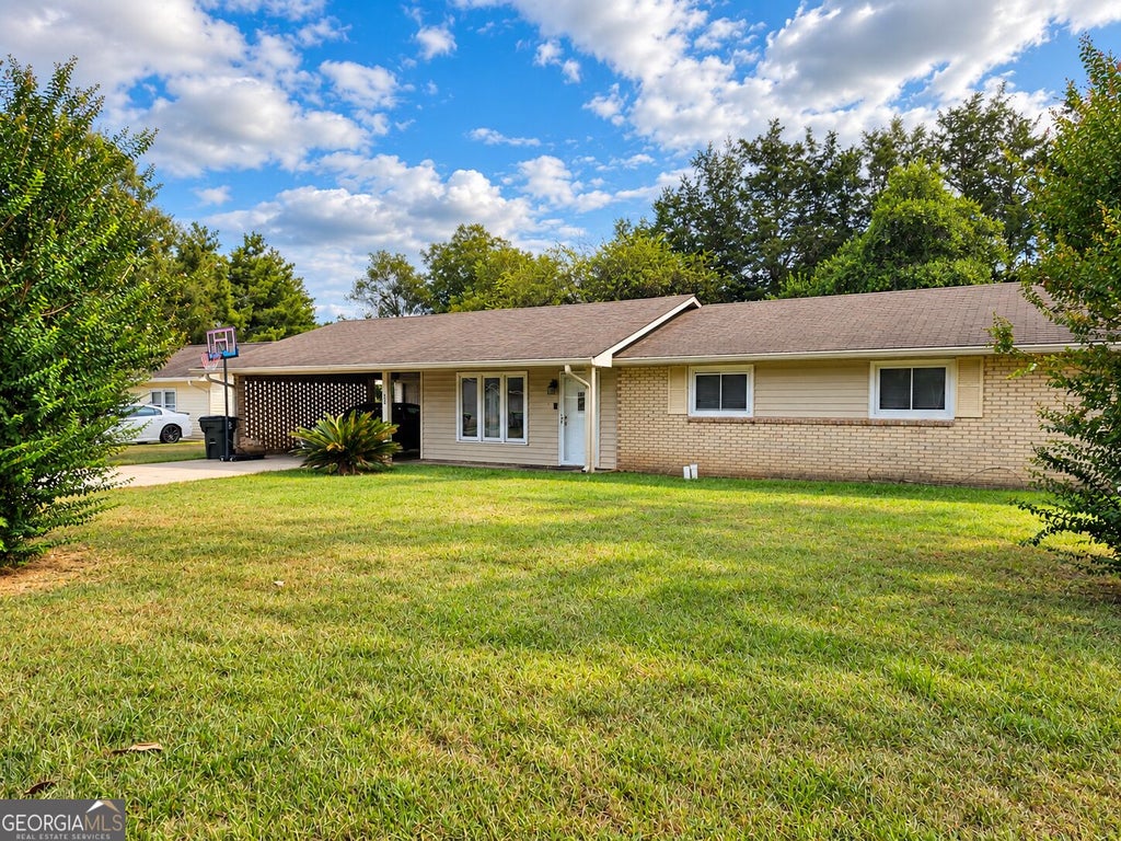 Photo of 208 BEDIVERE DR, WARNER ROBINS, GA 31093 (MLS # 10867256)