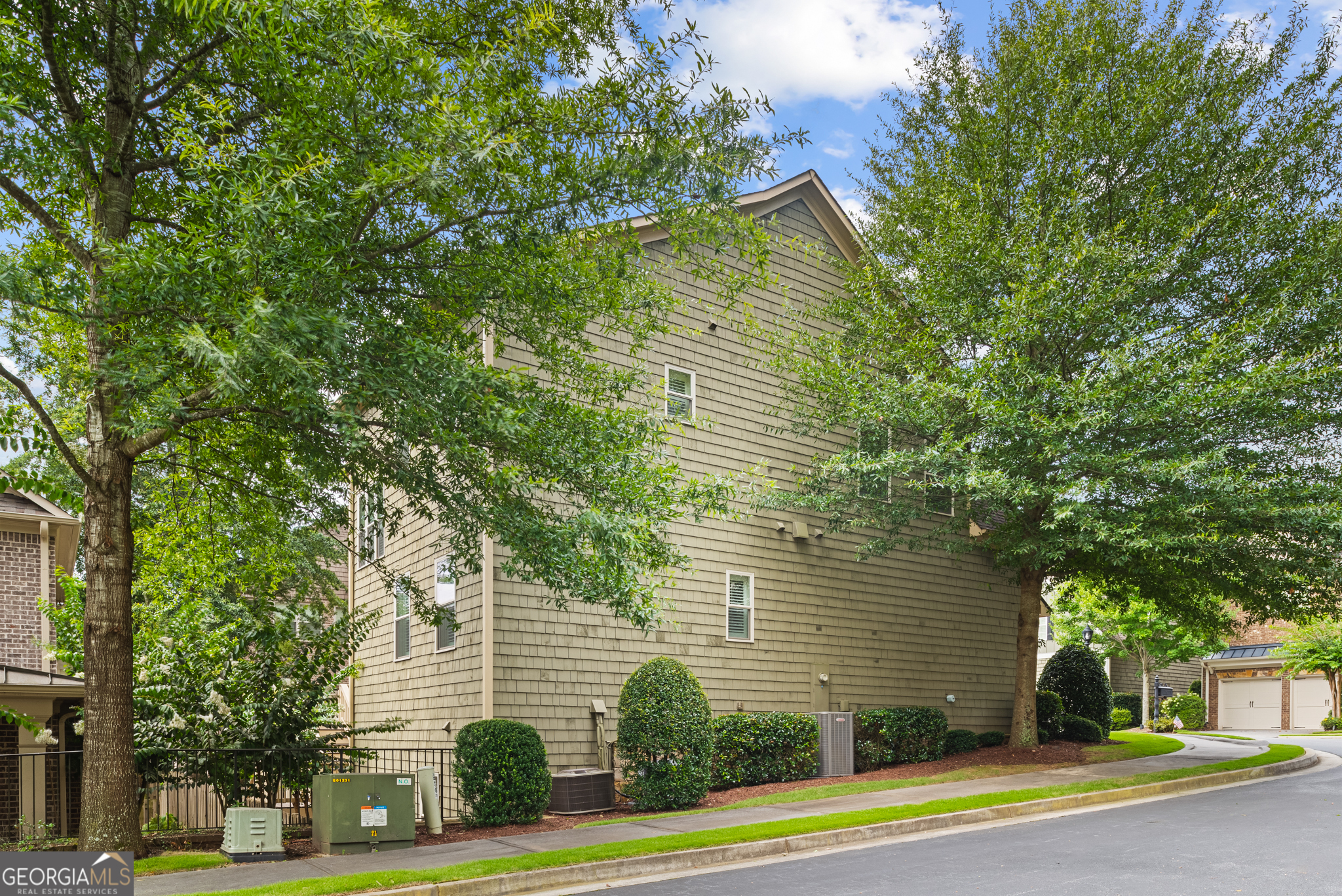 325 Valley Brook WAY NE