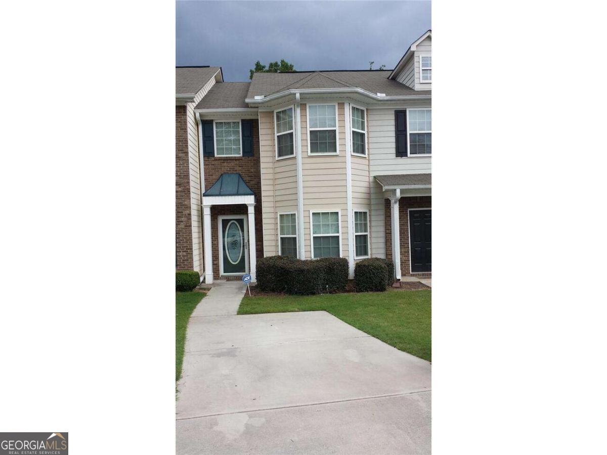 Move-in ready townhome in East Point/College Park area, minutes away from Welcome All Park. Discover this spacious, light-filled 3-bedroom, 2.5-bathroom home, offering the perfect blend of comfort, style, and convenience. Enjoy 1,364 sq ft of open-concept living space, featuring a cozy fireplace, built-in TV nook, and a seamless flow between the living, dining, and kitchen areas. The kitchen boasts a breakfast bar, perfect for casual dining and entertaining. Retreat to the master suite with a luxurious soaking garden tub separate from the shower, while the additional bedrooms offer ample space and storage. This property is within an HOA community, Situated with easy access to Camp Creek Parkway, South Fulton Parkway, I-85, and I-285 making commuting a breeze. We do not accept applications from Zillow or any other website *Rental Application - https://terraclave.managebuilding.com/Resident/rental-application/new Please upload complete documents, no screenshots of documents will be accepted. Text 404.496.6979 for faster viewing appointments or call the listing agent at 770.322.4844. Apply ONLY on listing brokerage website. This home IS NOT advertised on Craigslist or Facebook.