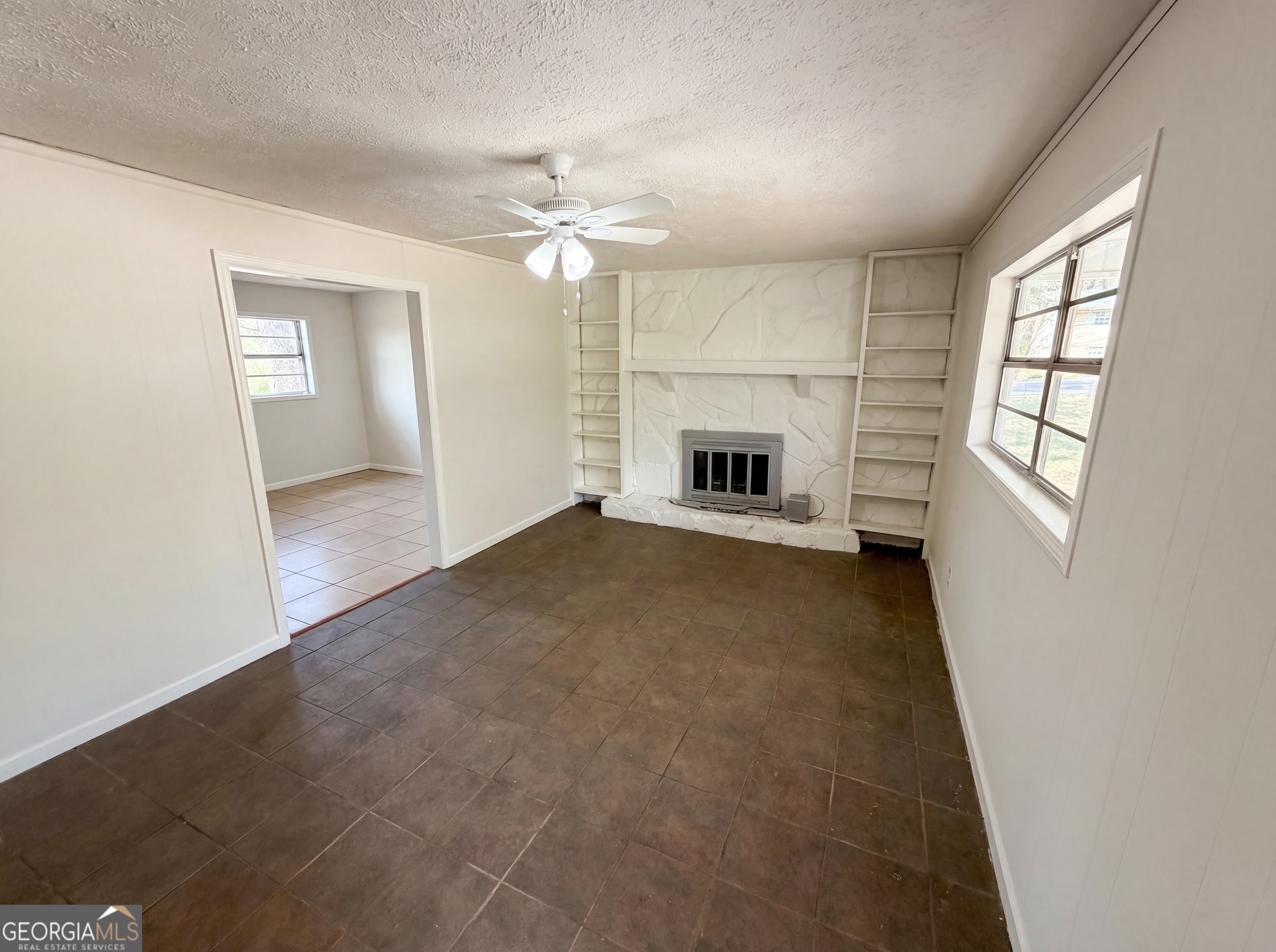 2405 Eric LN