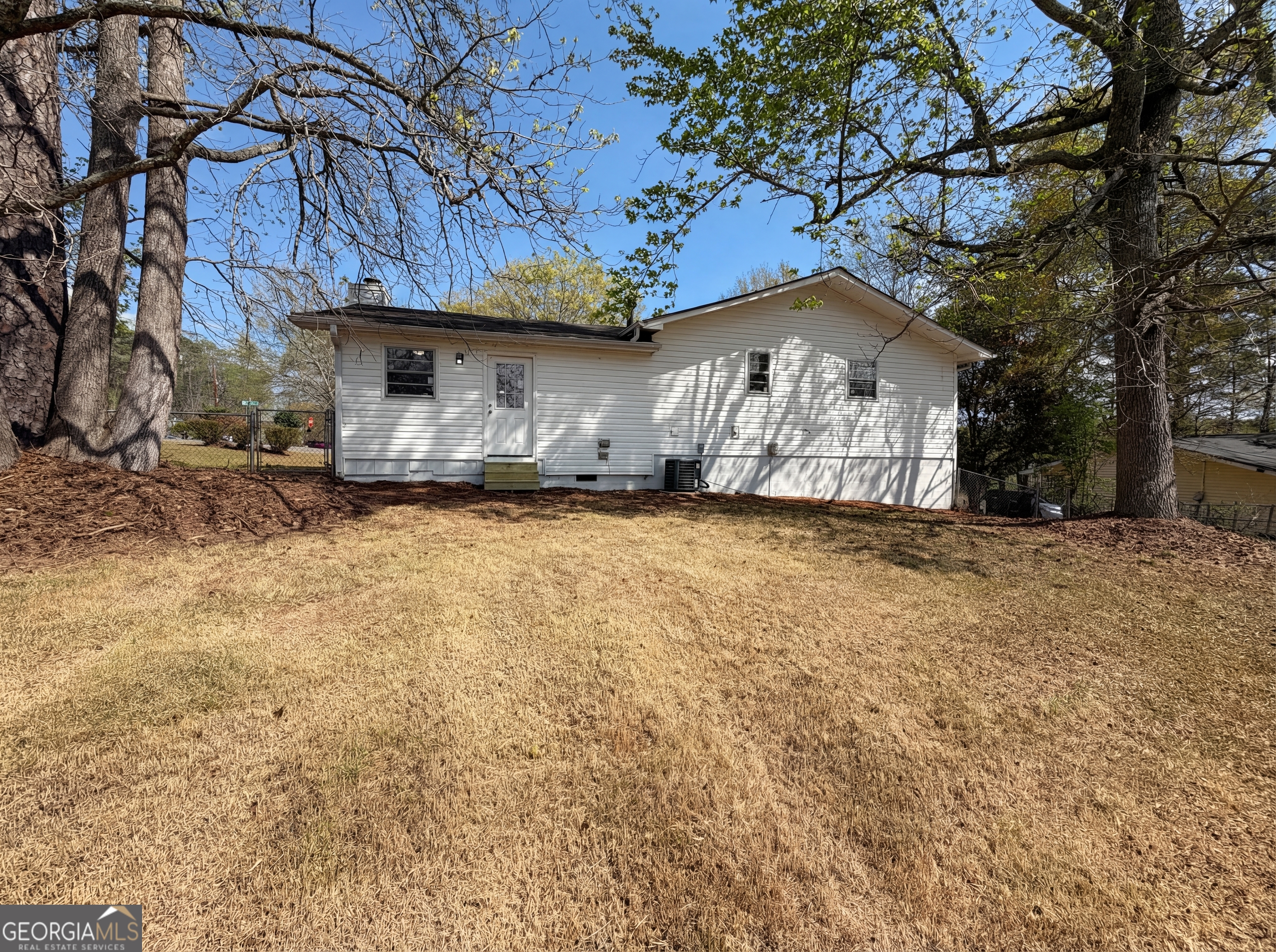 2405 Eric LN