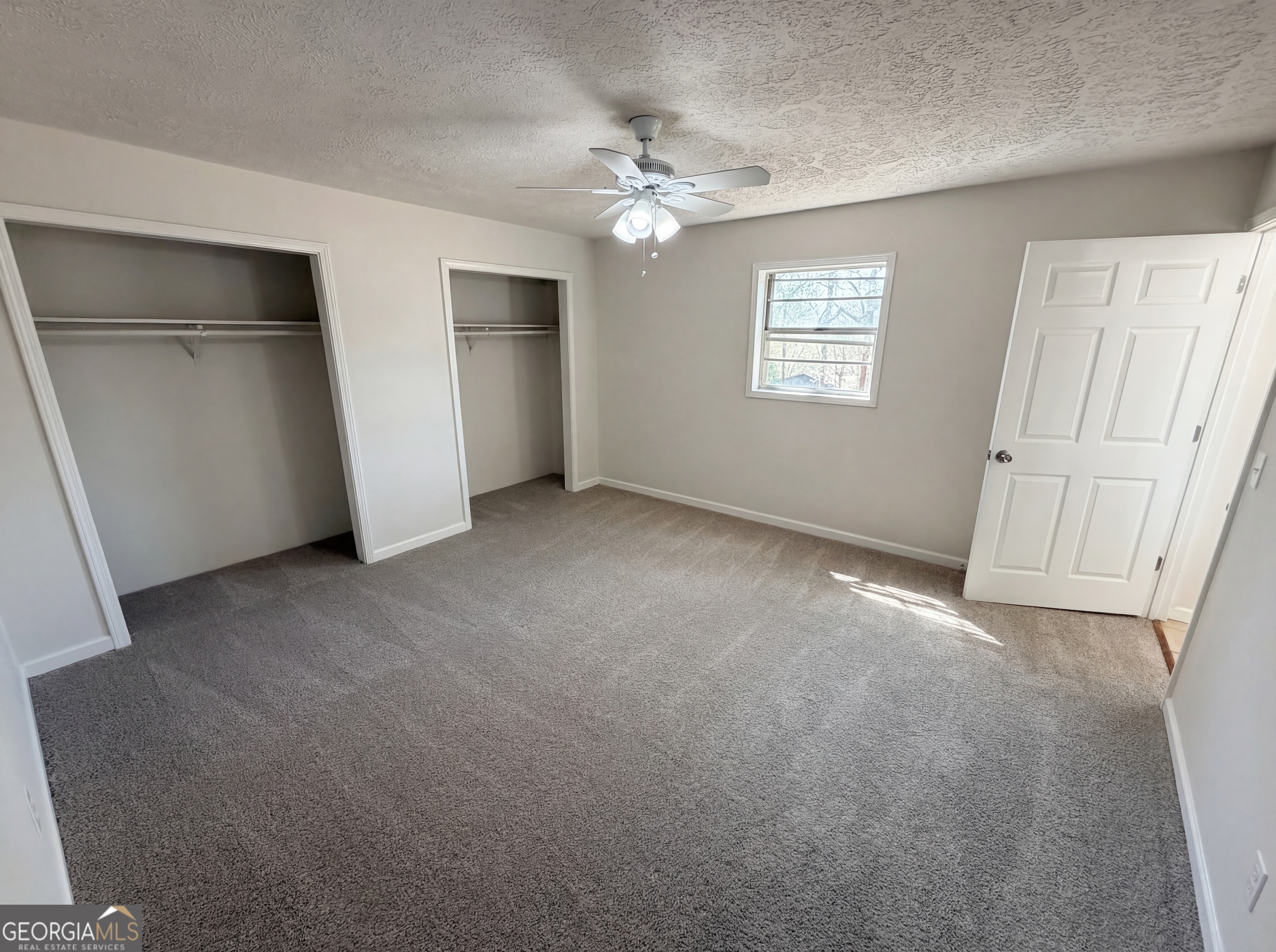2405 Eric LN