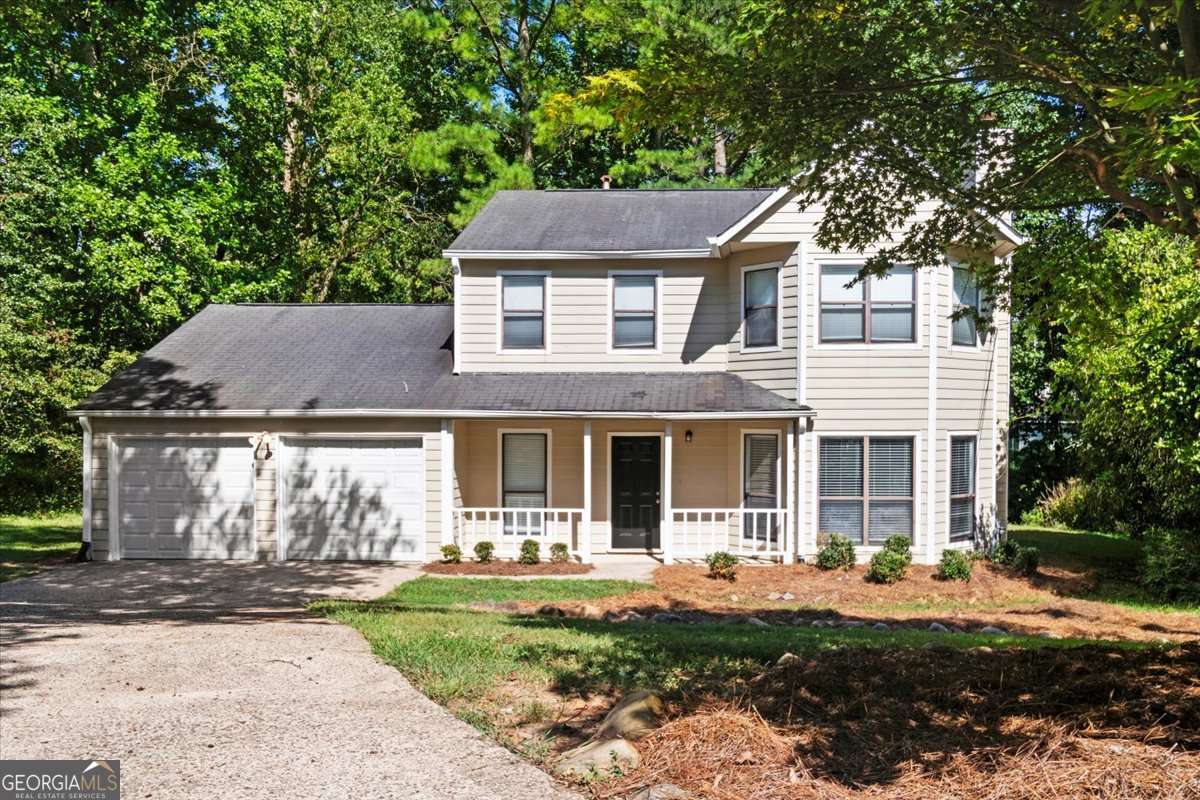 Discover your dream home in Woodstock, Georgia! This stunning 3-bedroom, 2.5-bath residence is exactly what you've been waiting for. The open concept design creates a warm and inviting atmosphere, while the expansive front and backyards offer endless opportunities for outdoor fun and relaxation. The spacious master bedroom leads into a beautiful master bathroom featuring a convenient tub/shower combo, ideal for unwinding after a long day. Enjoy the convenience of being centrally located, just 15 minutes from a variety of local dining options. Don't let this incredible opportunity slip away-schedule your in-person viewing now and take the first step toward making this gem your own!