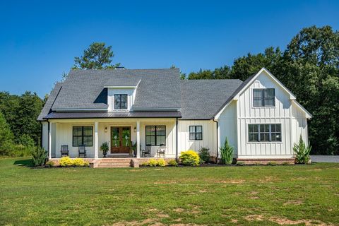 Photo of 399 Kerce Road, Kingston, GA 30145 (MLS # 20138764)