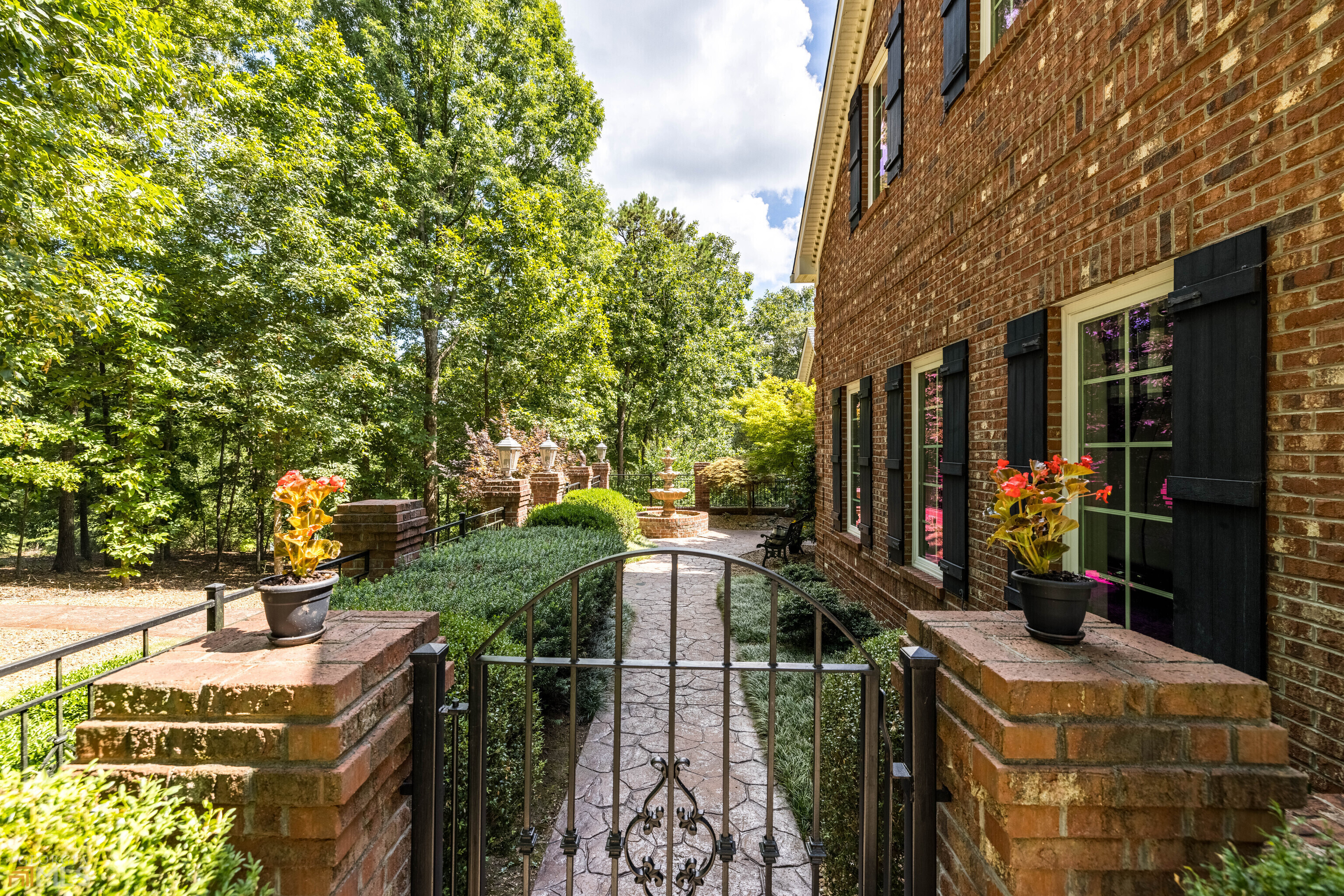 High Pointe - Residential