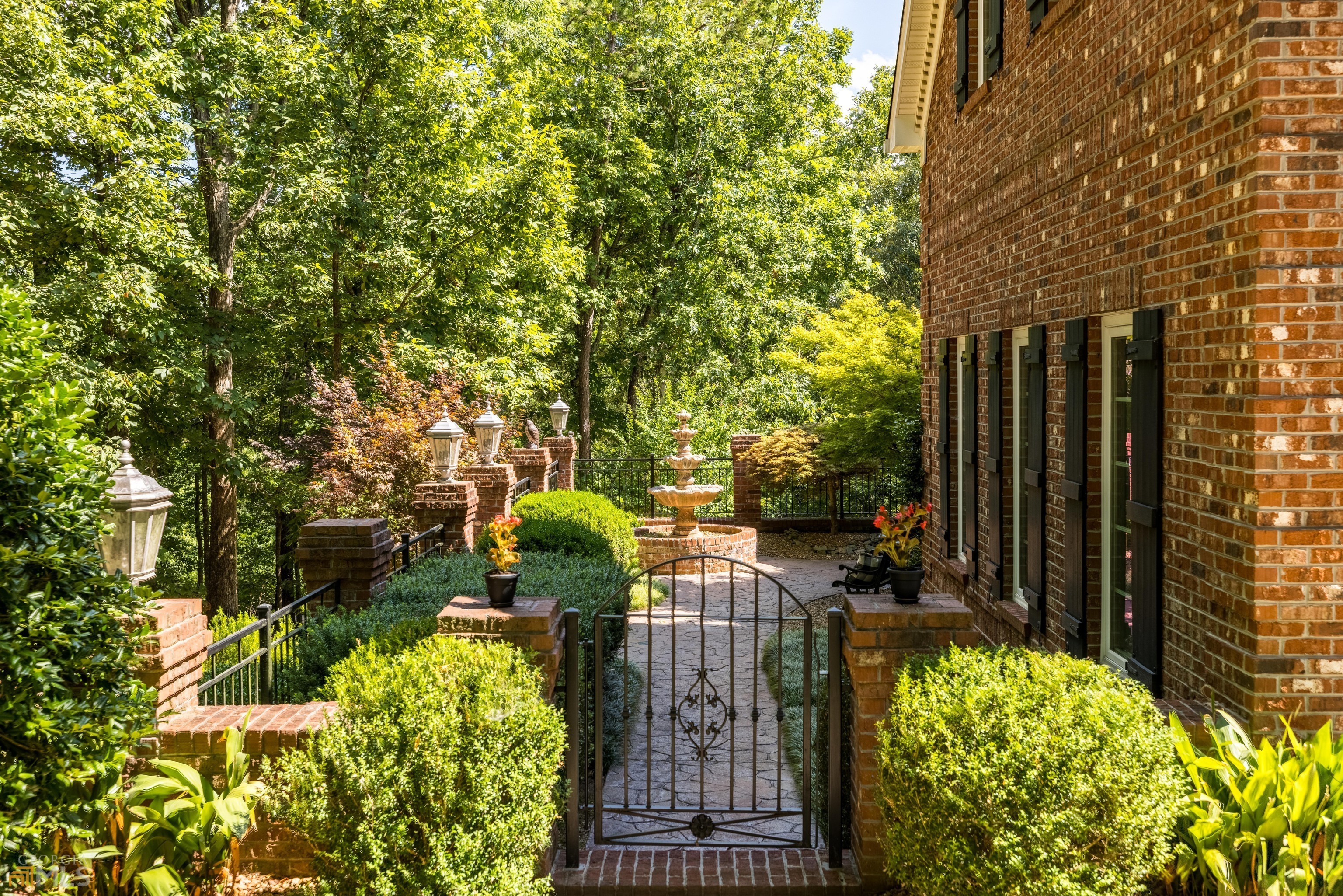 High Pointe - Residential