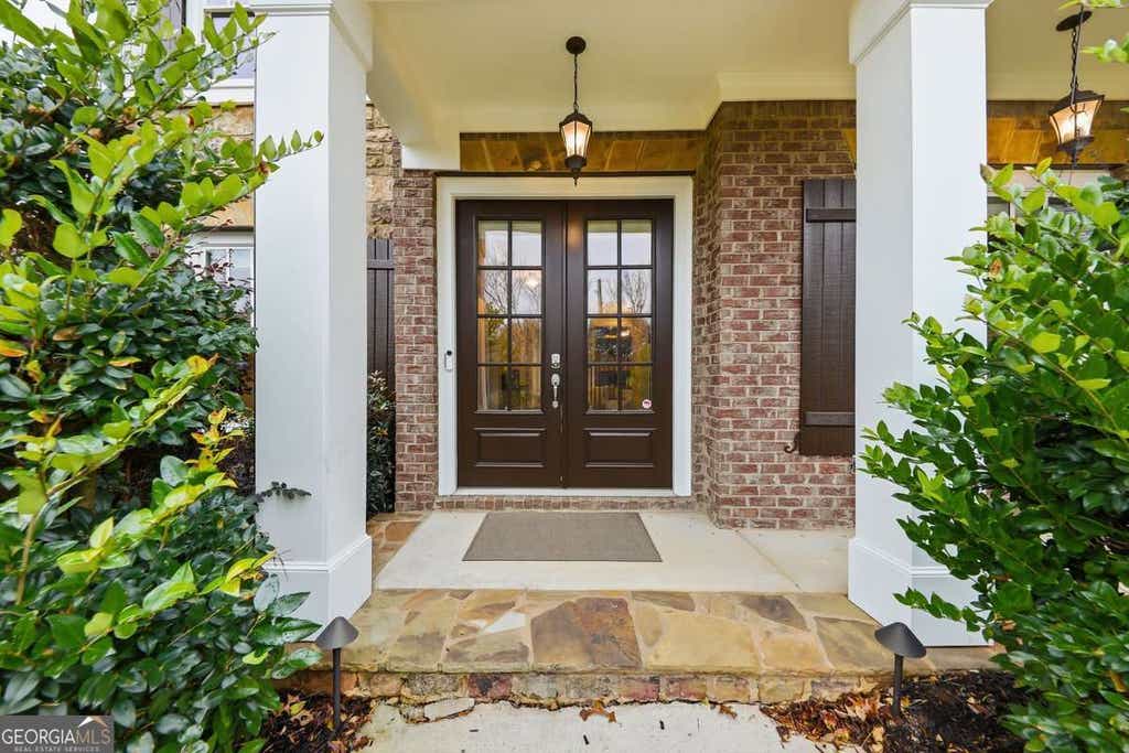 Photo of 940 Lake Charles Drive, Roswell, GA 30075 (MLS # 10815195)