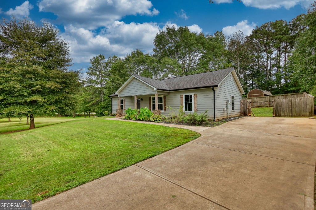 Photo of 1020 Flat Rock Rd, Madison, GA 30650 (MLS # 10813988)