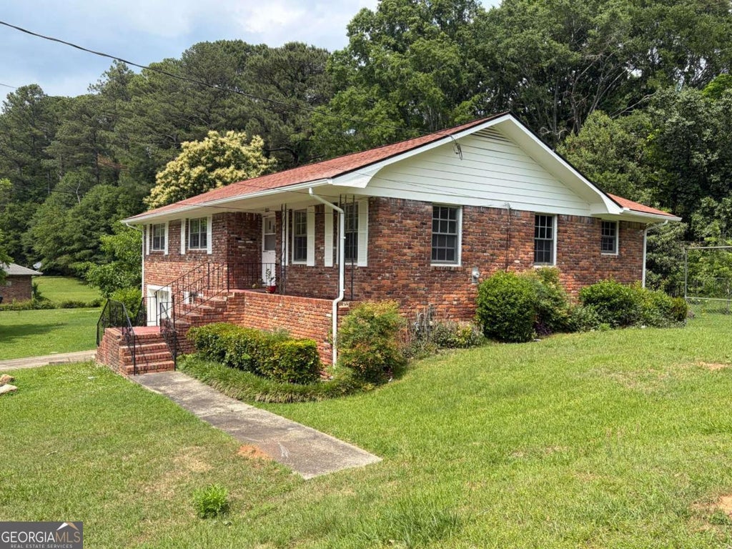 Photo of 322 West Avenue, Jonesboro, GA 30236 (MLS # 10808698)