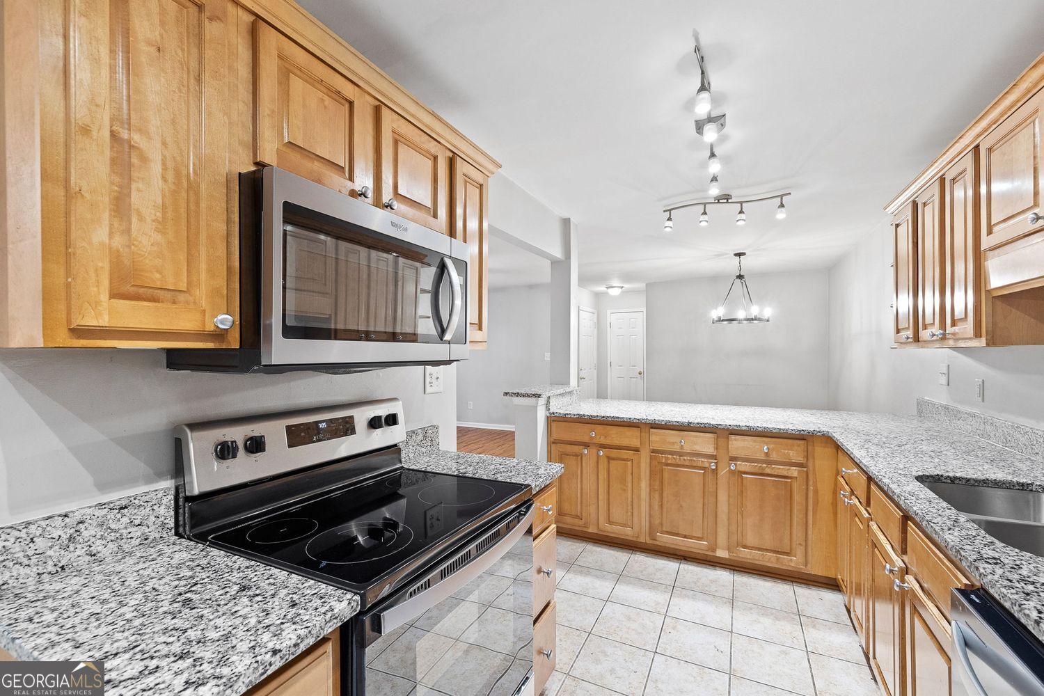 Sandy Springs, Georgia 30328, United States, 3 Bedrooms Bedrooms, ,2 BathroomsBathrooms,Residential,Active,164889