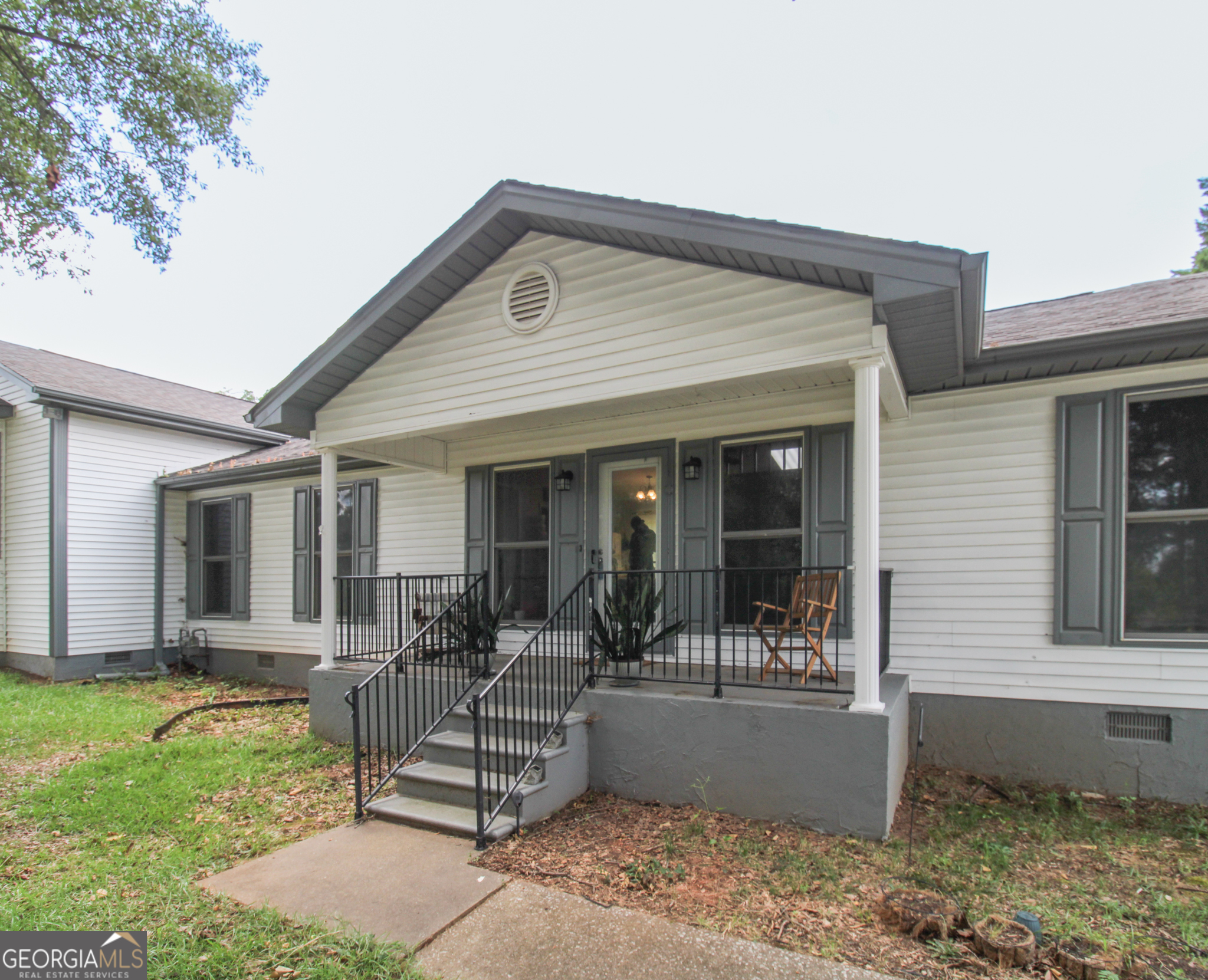 1687 E Main ST
