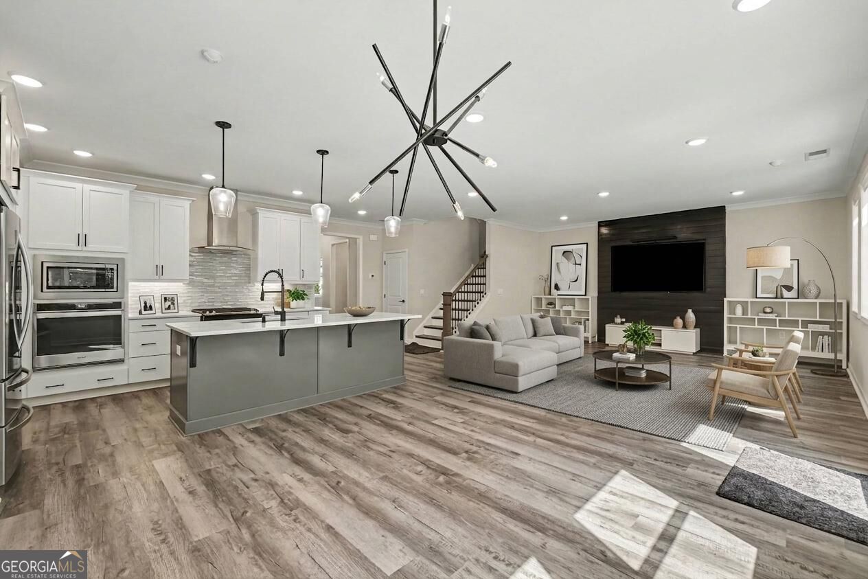 3722 Silvery WAY